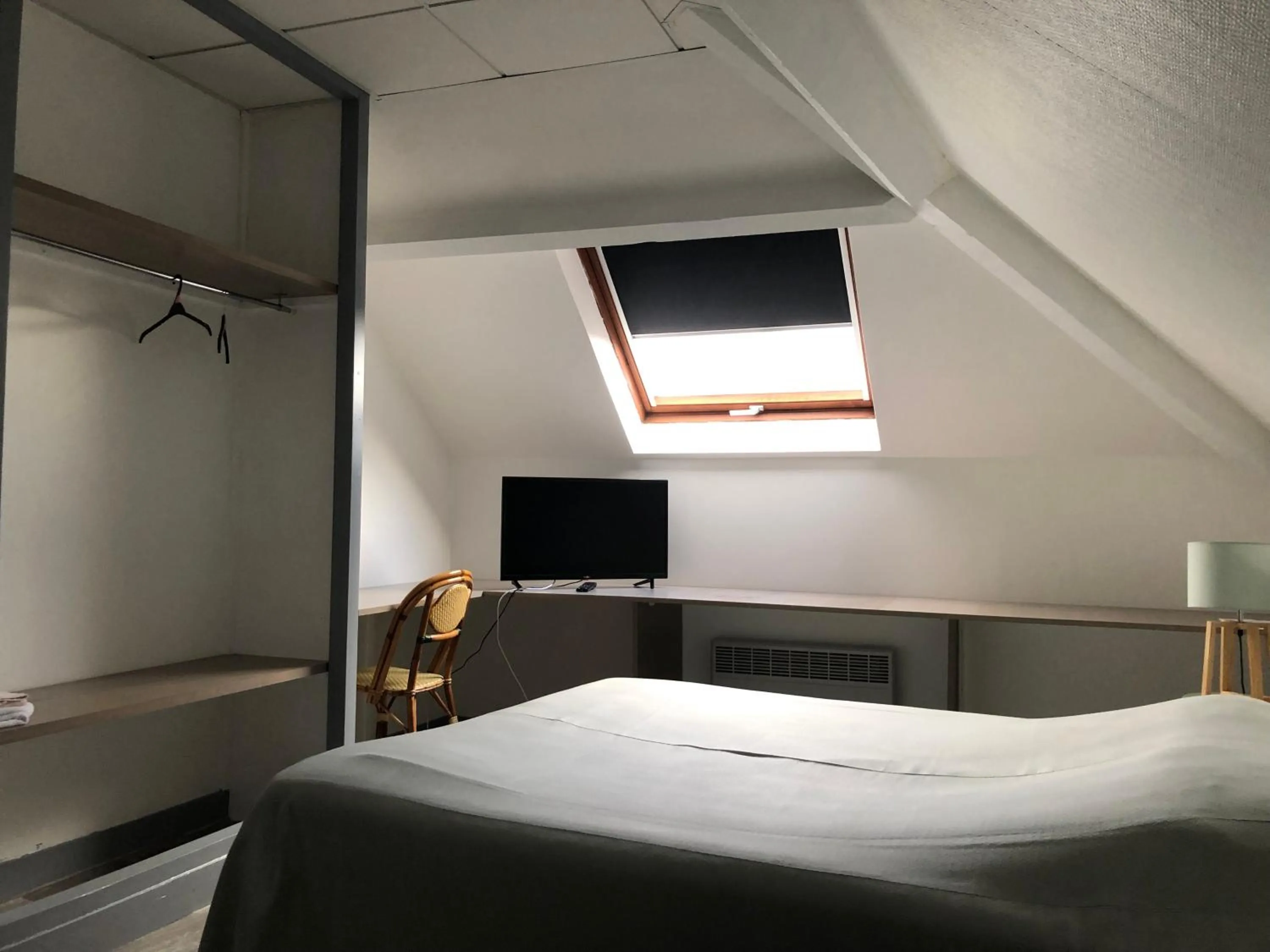 Bedroom, Bed in Hôtel De La Mare -restaurant pour les clients sur réservation