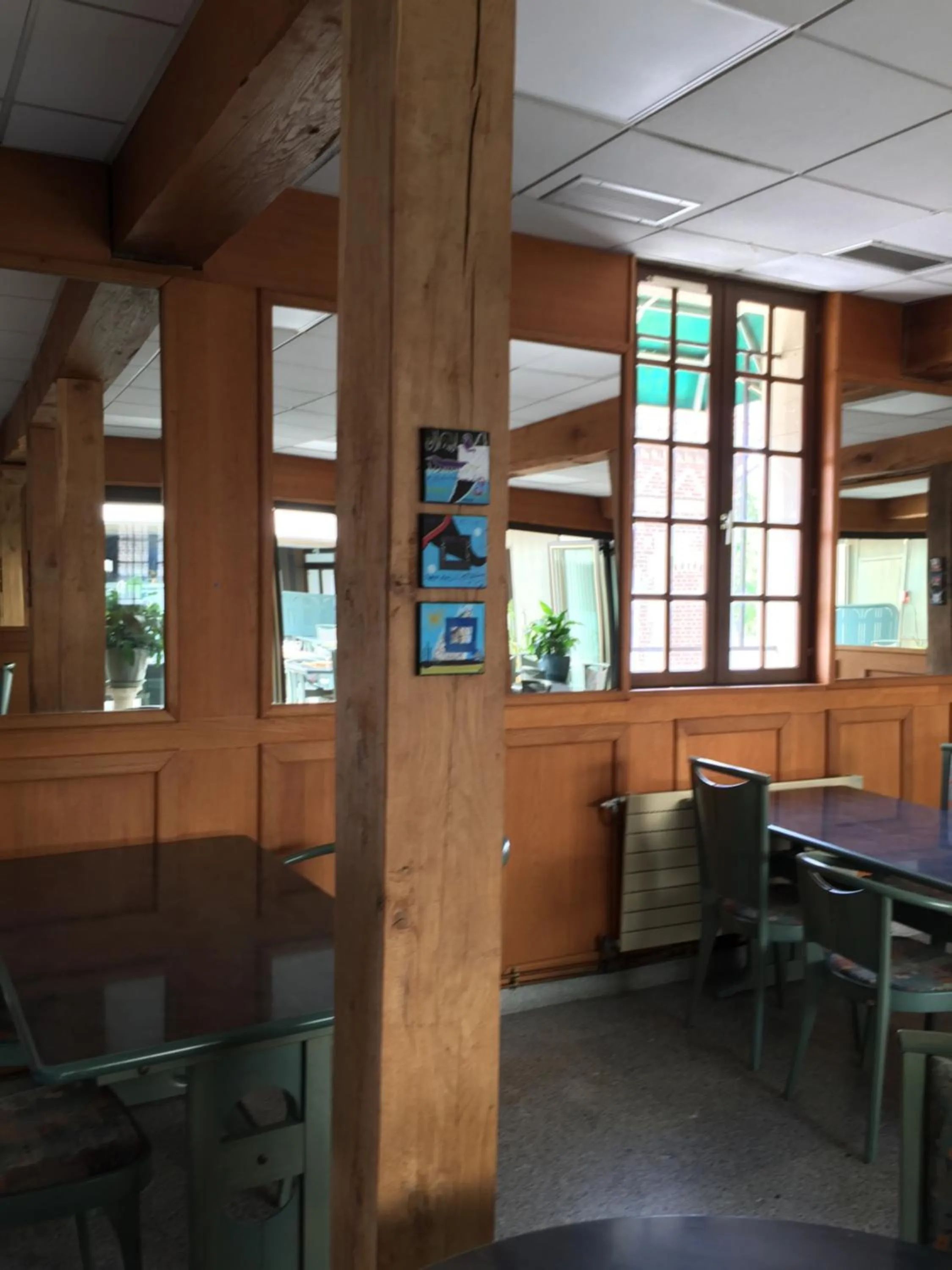 Restaurant/places to eat in Hôtel De La Mare -restaurant pour les clients sur réservation