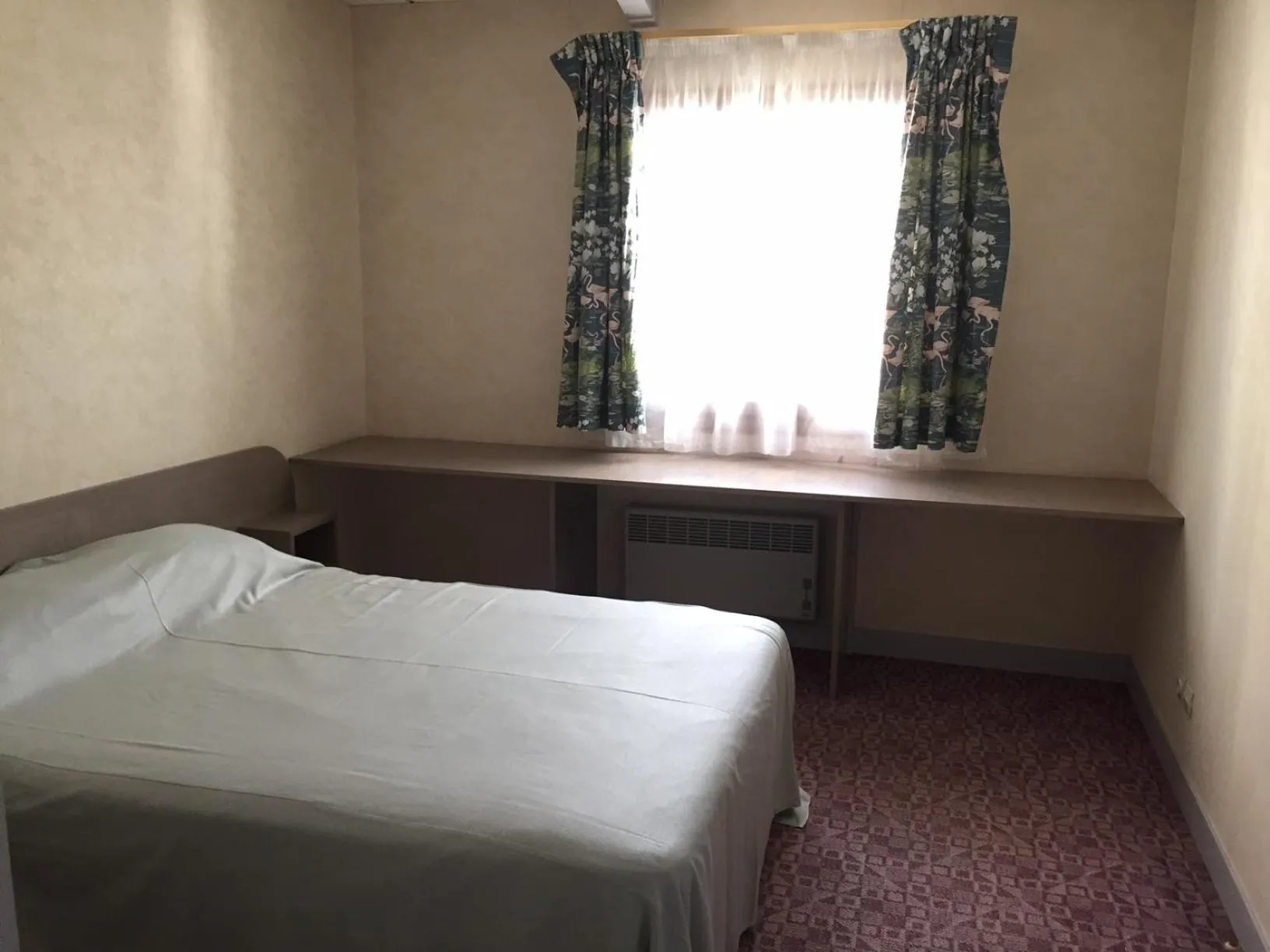 Bedroom, Bed in Hôtel De La Mare -restaurant pour les clients sur réservation