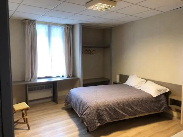 Photo of the whole room, Bed in Hôtel De La Mare -restaurant pour les clients sur réservation