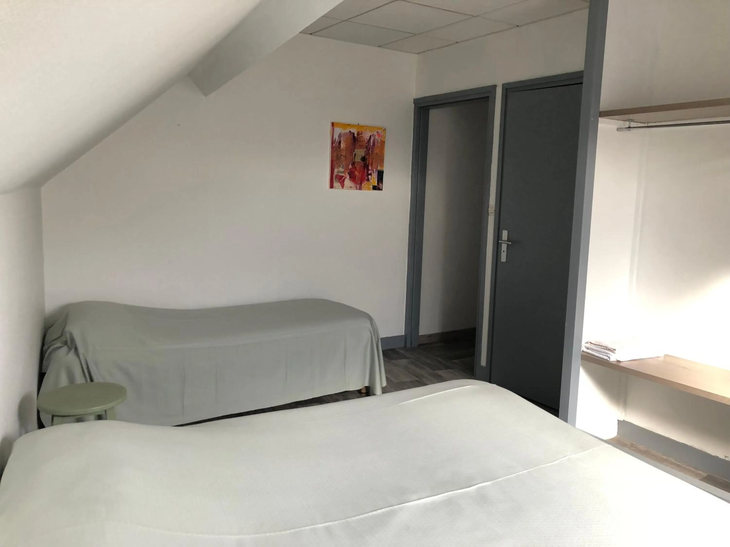 Bedroom, Bed in Hôtel De La Mare -restaurant pour les clients sur réservation