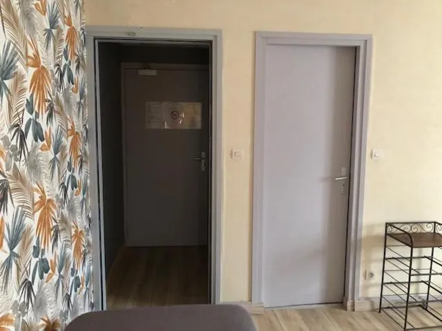 Photo of the whole room in Hôtel De La Mare -restaurant pour les clients sur réservation