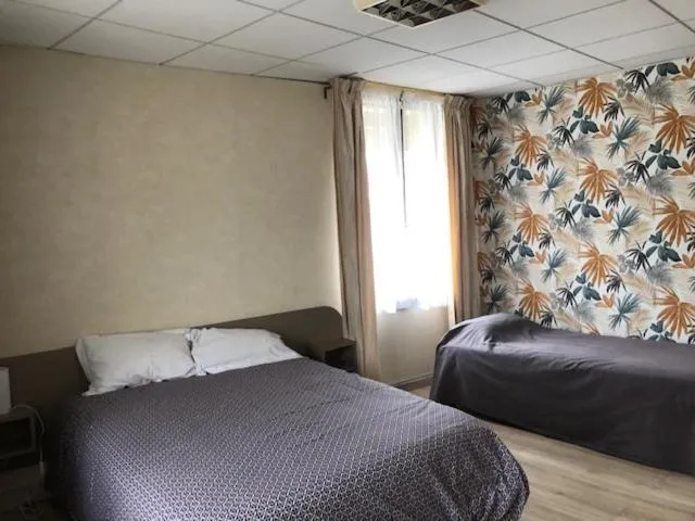 Bed in Hôtel De La Mare -restaurant pour les clients sur réservation