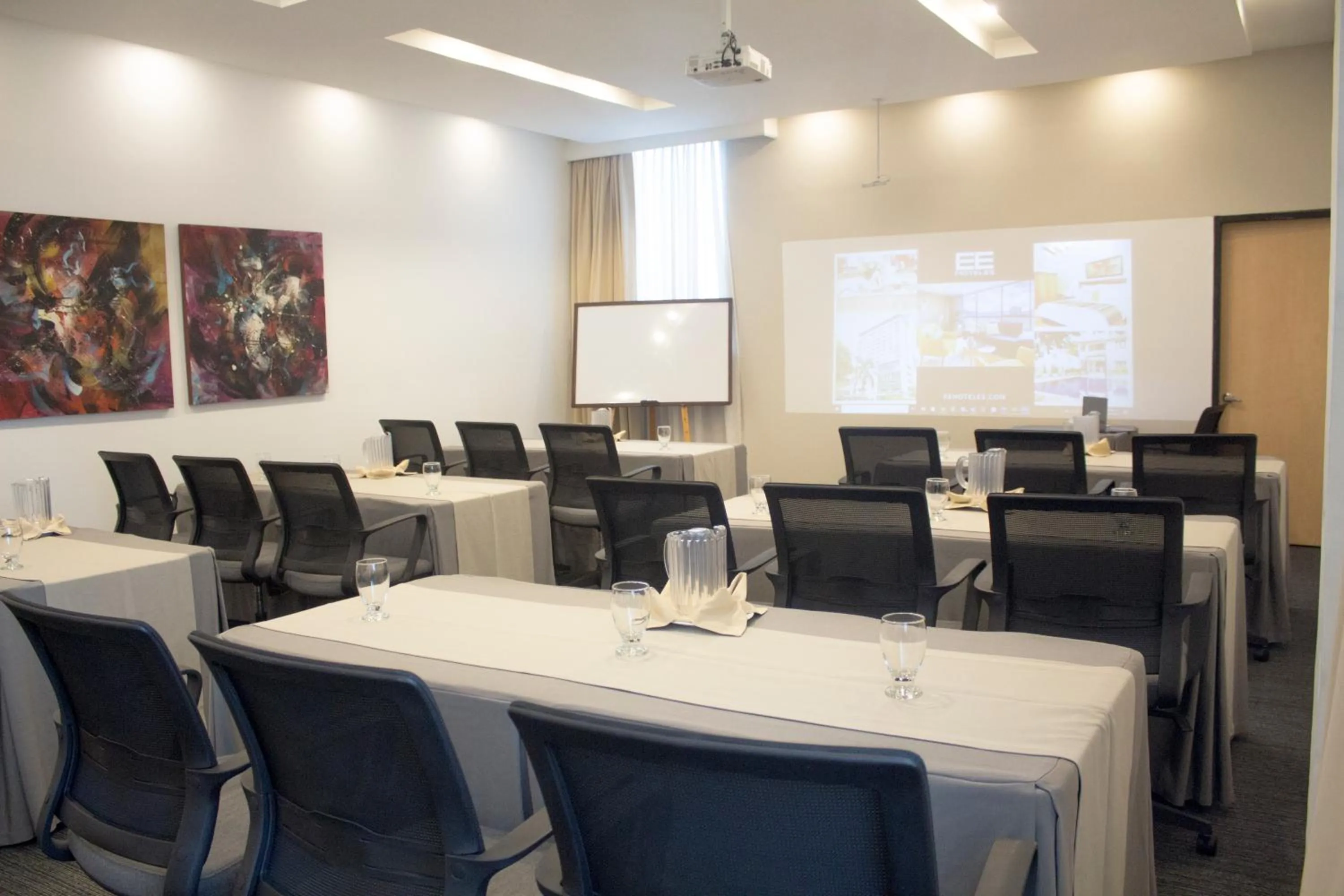 Meeting/conference room in Novelty Suites Hotel - Oviedo Mall