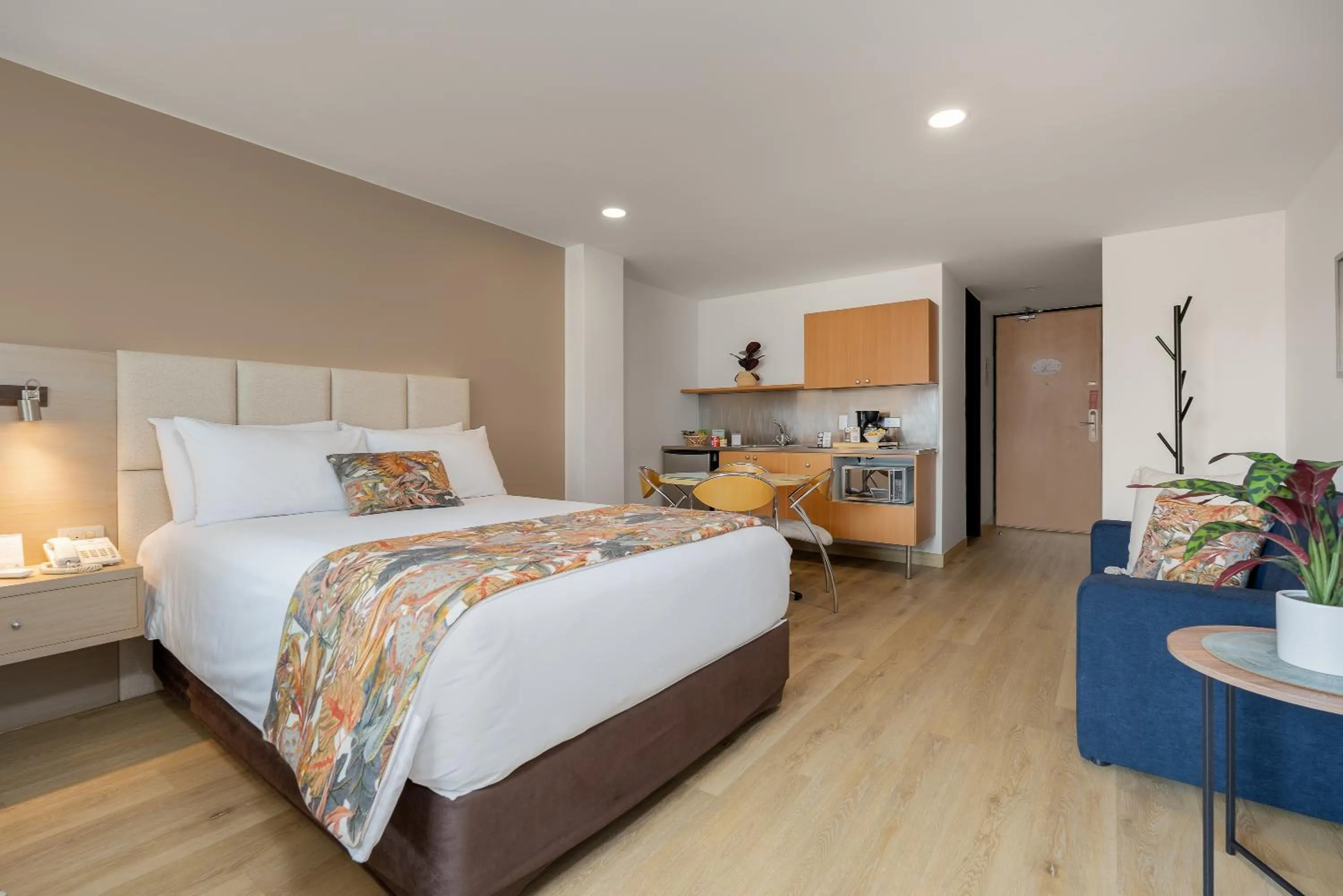 Bed in Novelty Suites Hotel - Oviedo Mall