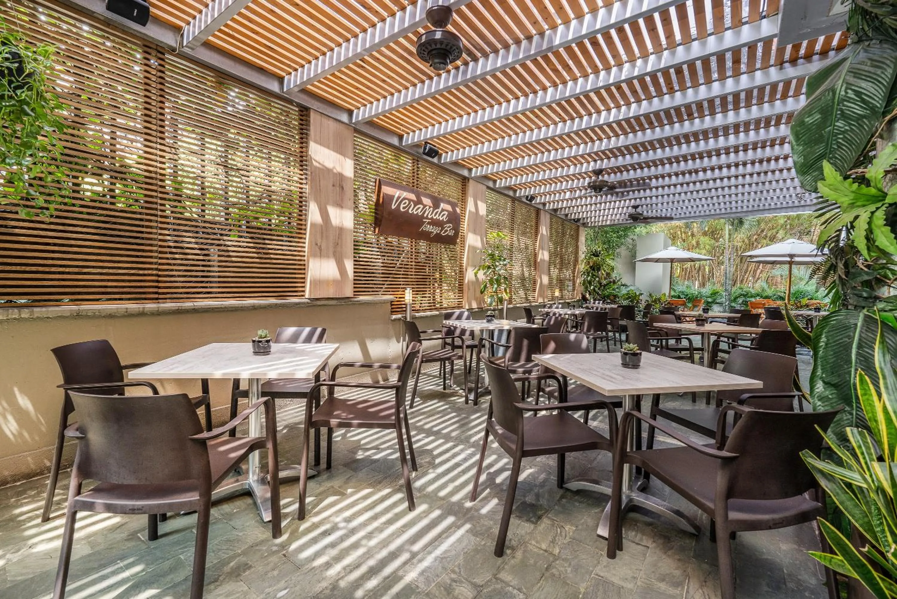 Restaurant/places to eat in Novelty Suites Hotel - Oviedo Mall