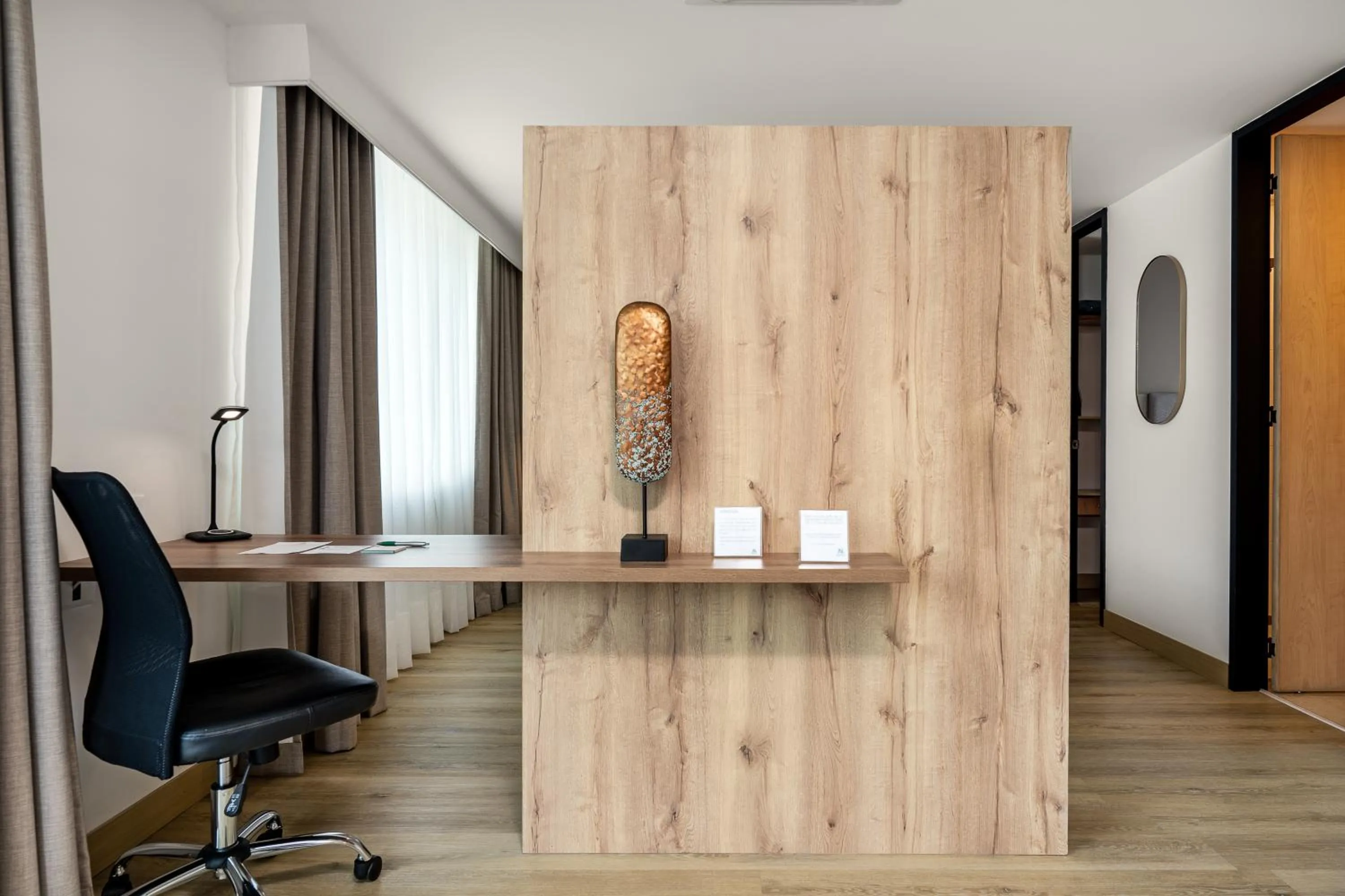 Seating area in Novelty Suites Hotel - Oviedo Mall