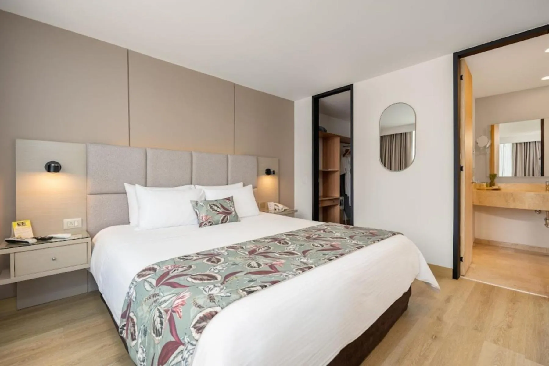 Bedroom, Bed in Novelty Suites Hotel - Oviedo Mall