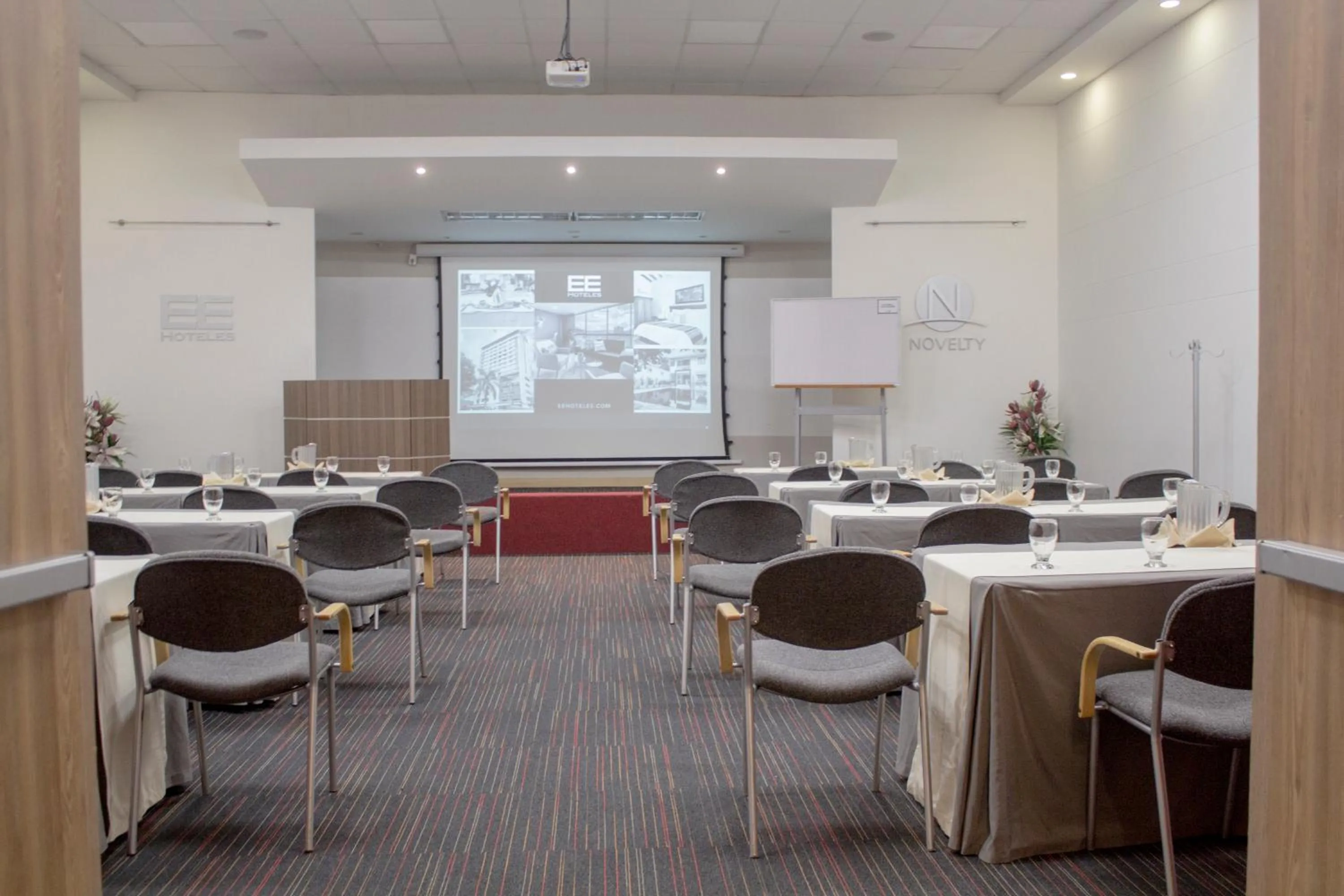 Meeting/conference room in Novelty Suites Hotel - Oviedo Mall