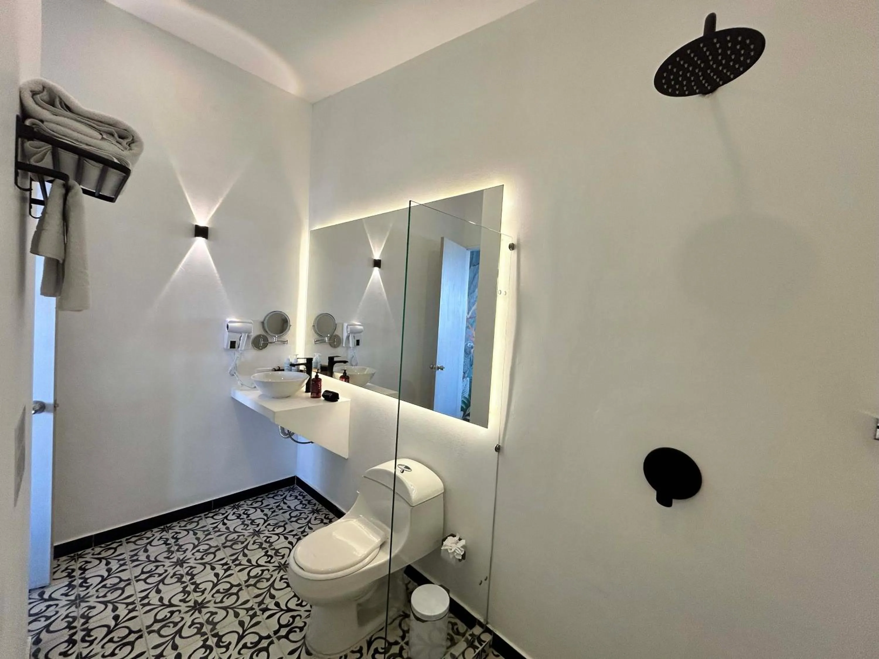 Shower in Casa Verde Boutique Hotel