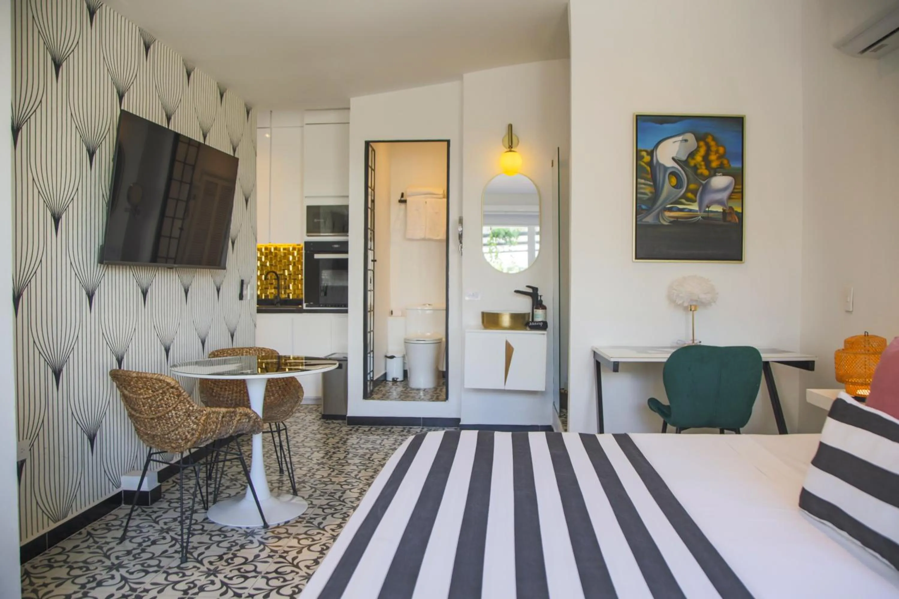 TV and multimedia in Casa Verde Boutique Hotel