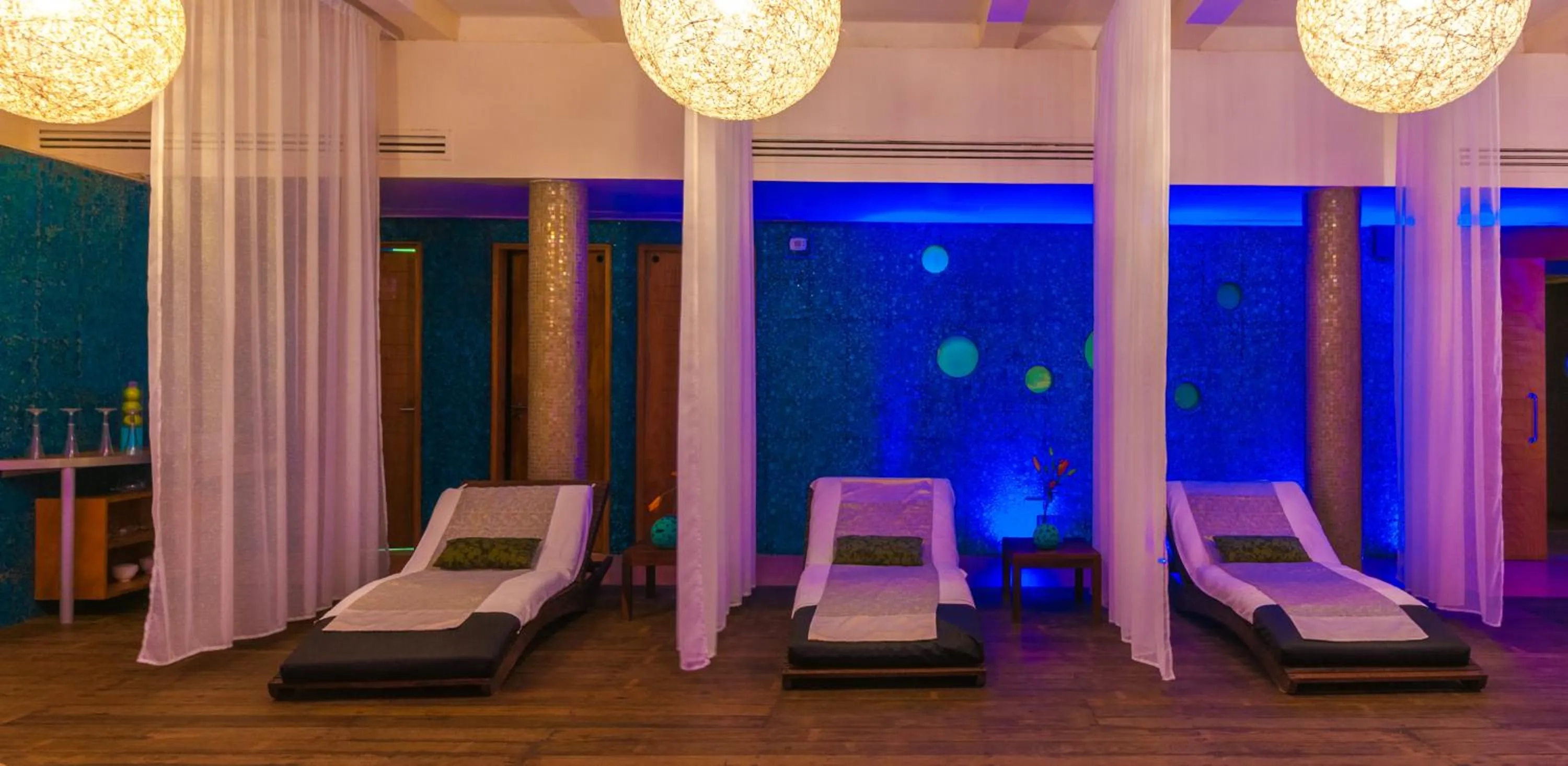 Solarium in Artisan Playa Esmeralda Family Beach Hotel