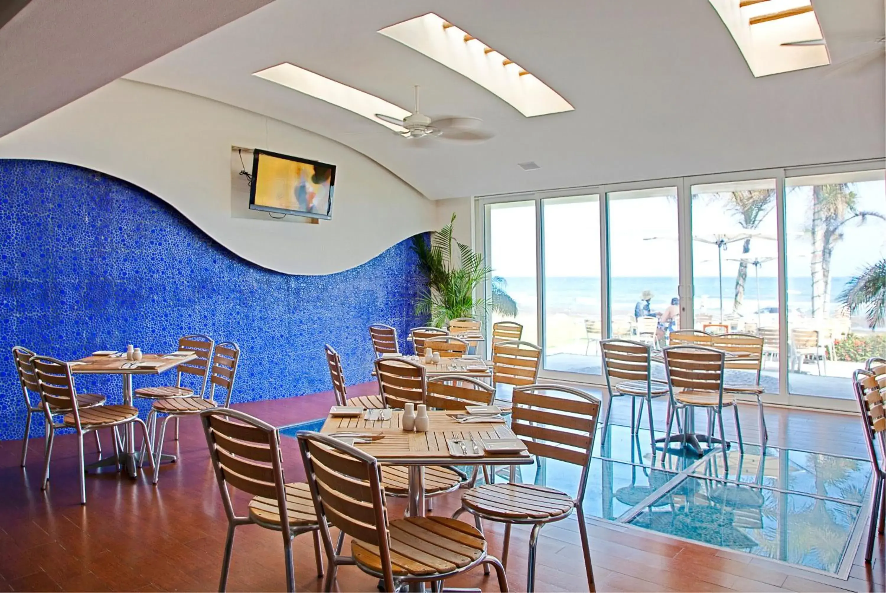 Restaurant/places to eat in Artisan Playa Esmeralda Family Beach Hotel Restaurant/places to eat in Artisan Playa Esmeralda Family Beach Hotel