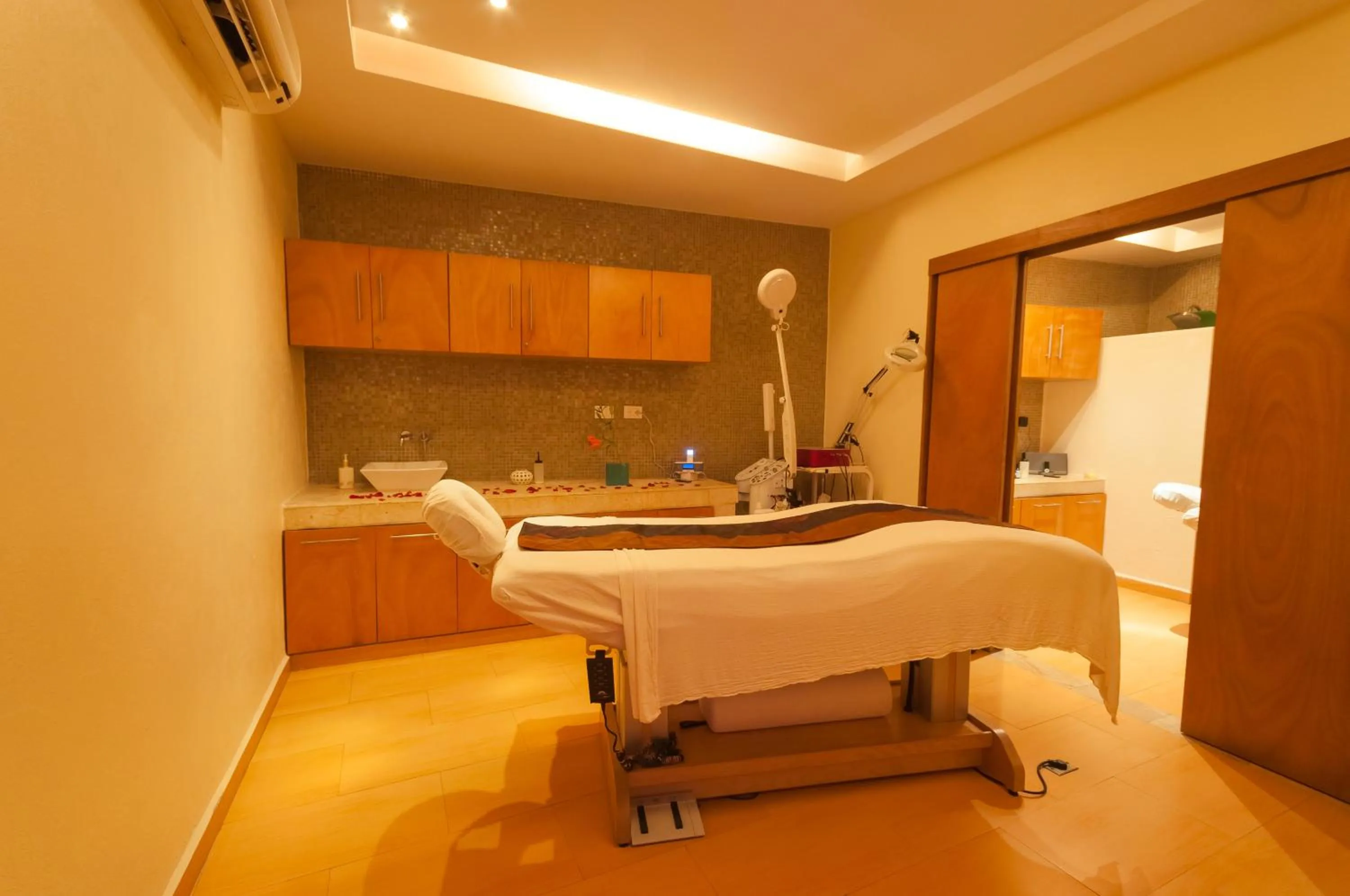 Massage in Artisan Playa Esmeralda Family Beach Hotel