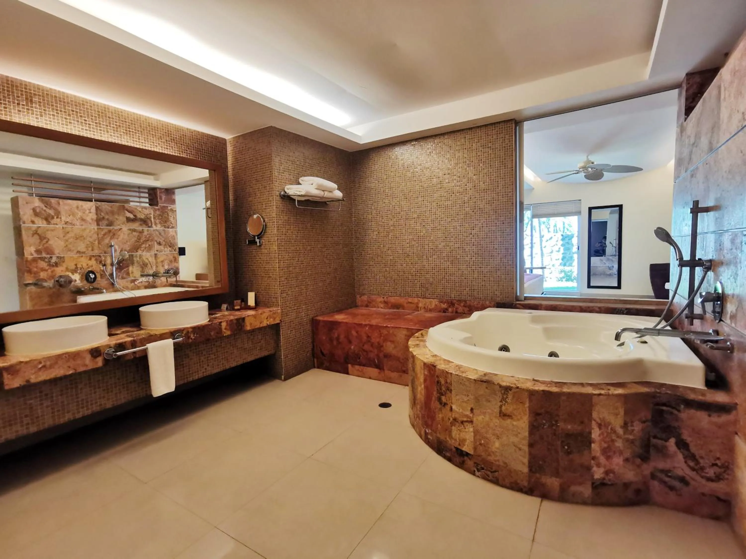 Bath in Artisan Playa Esmeralda Family Beach Hotel