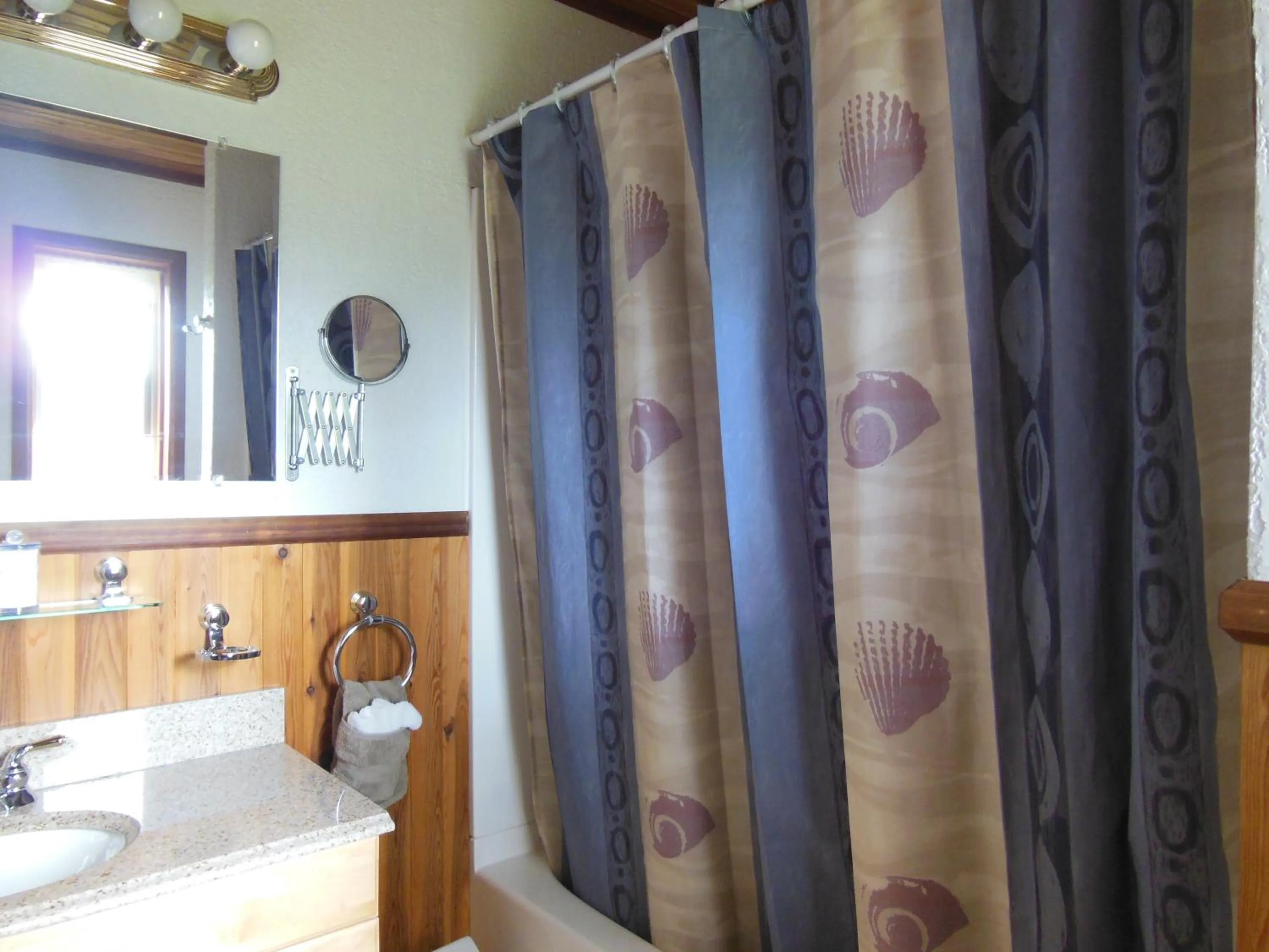 Bathroom in Blue Grouse Country Inn