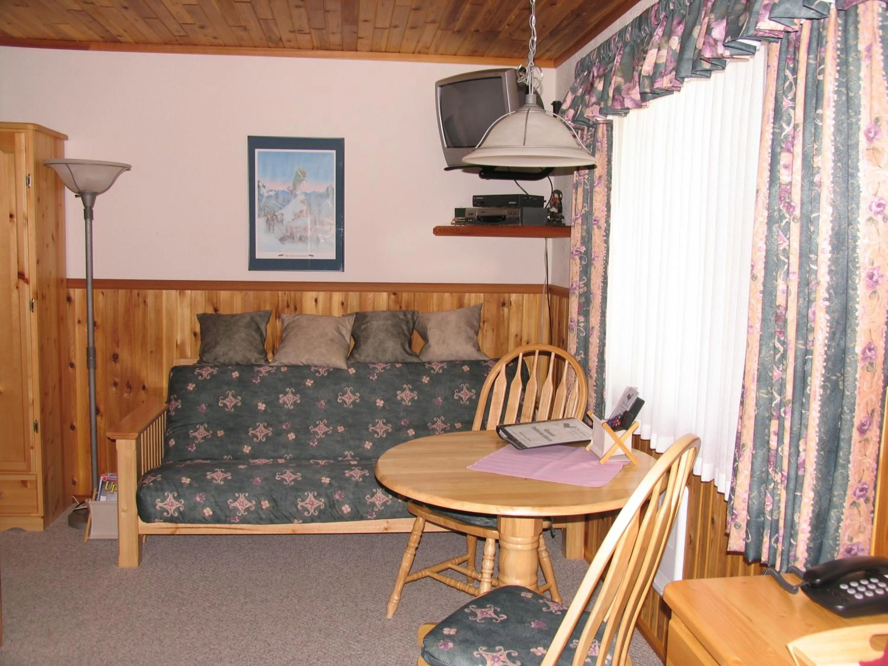 Seating area in Blue Grouse Country Inn