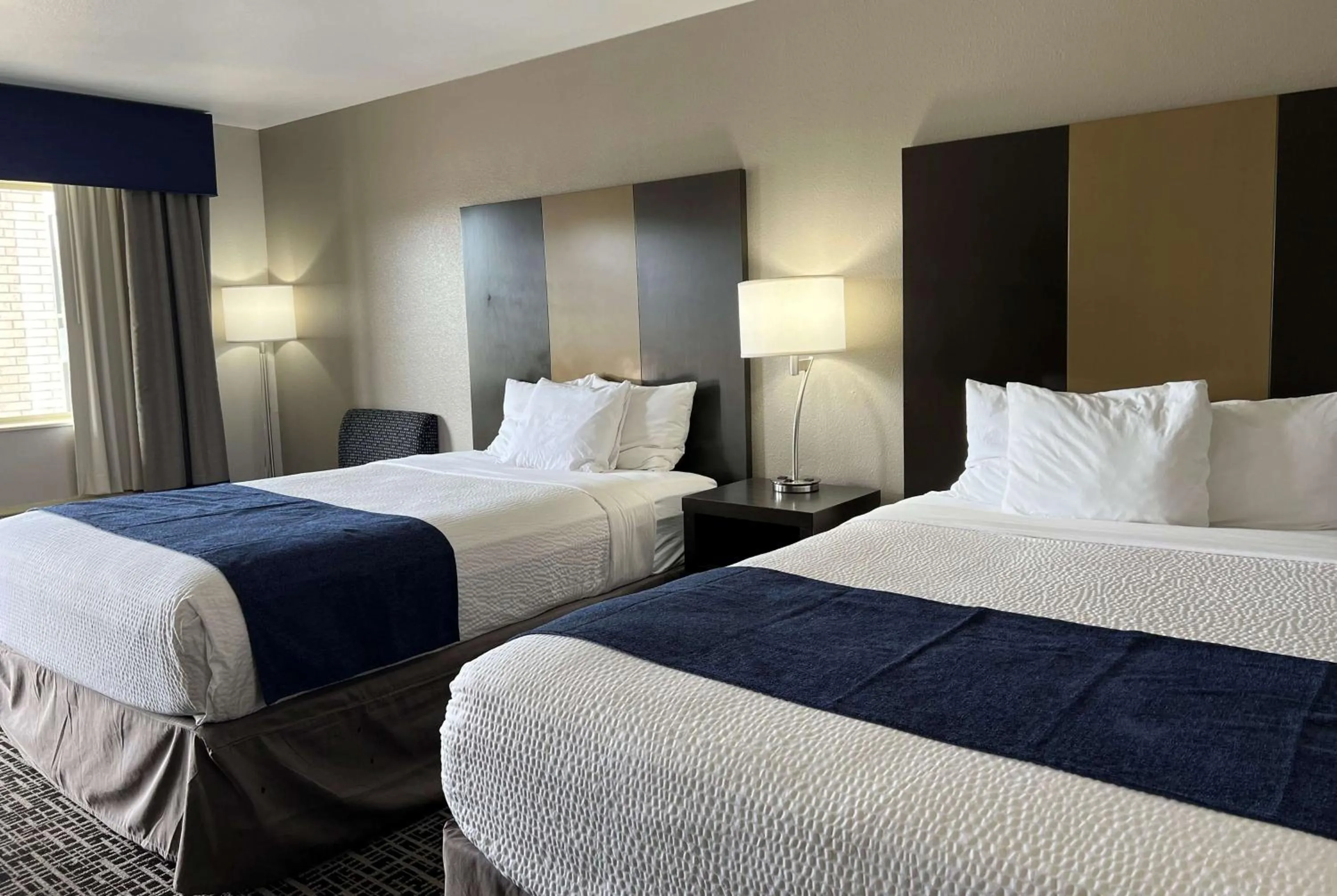 Photo of the whole room, Bed in Days Inn by Wyndham Grove