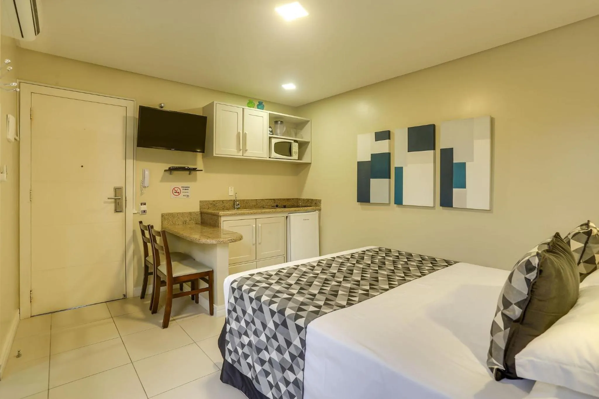 Photo of the whole room, Bed in Flat Pietra