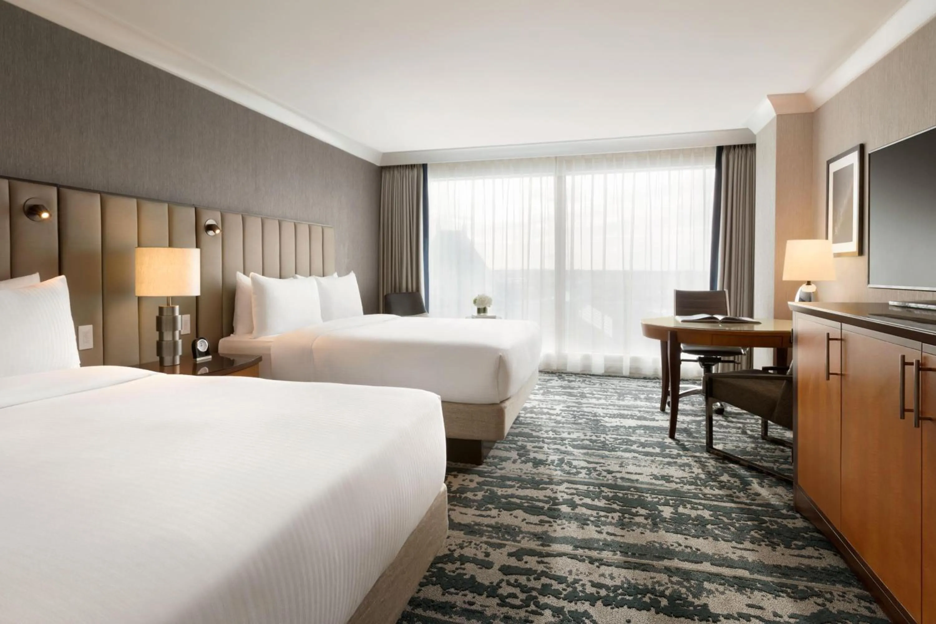 Photo of the whole room, Bed in Fairmont Vancouver Airport In-Terminal Hotel