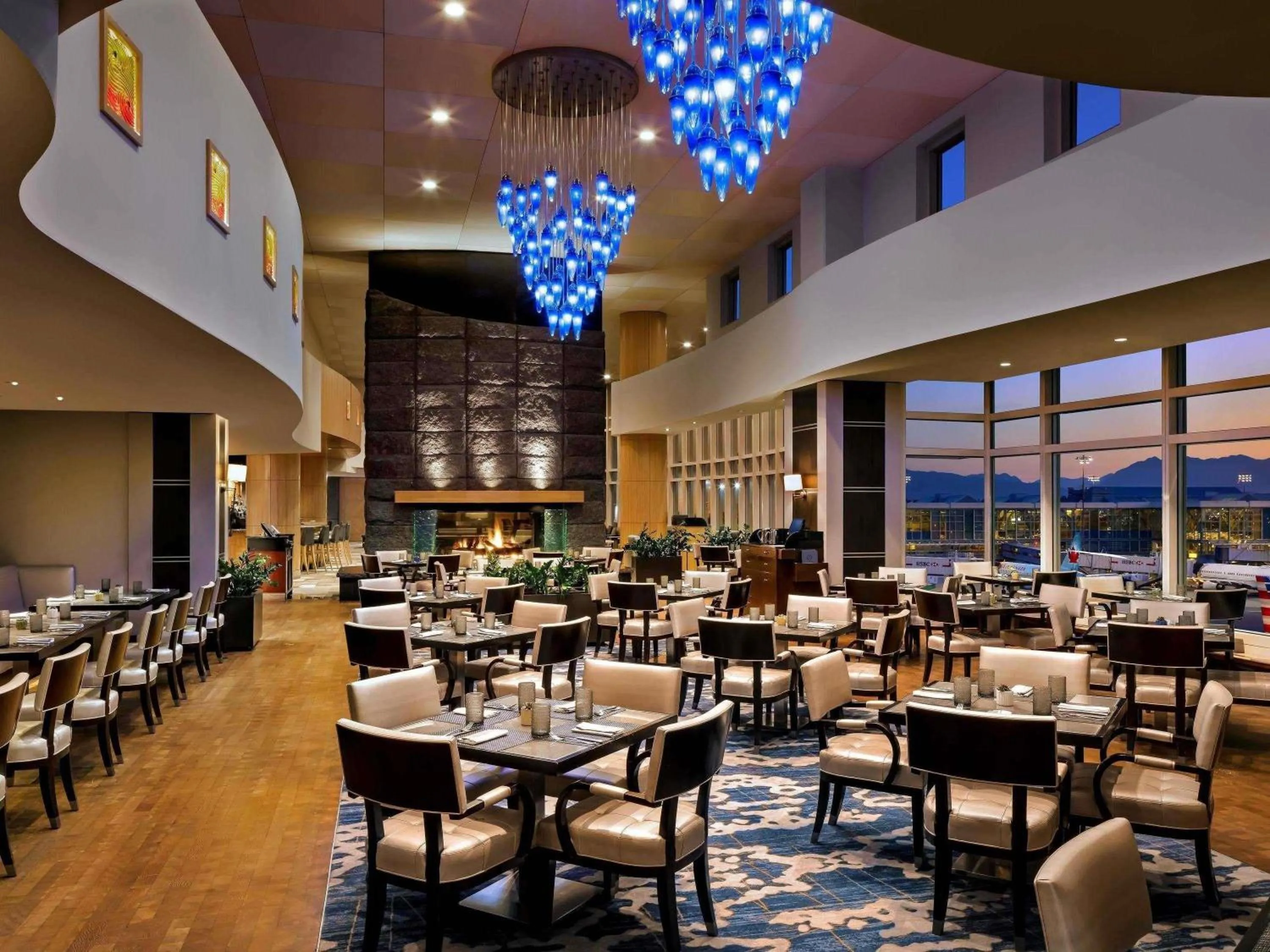 Restaurant/places to eat in Fairmont Vancouver Airport In-Terminal Hotel