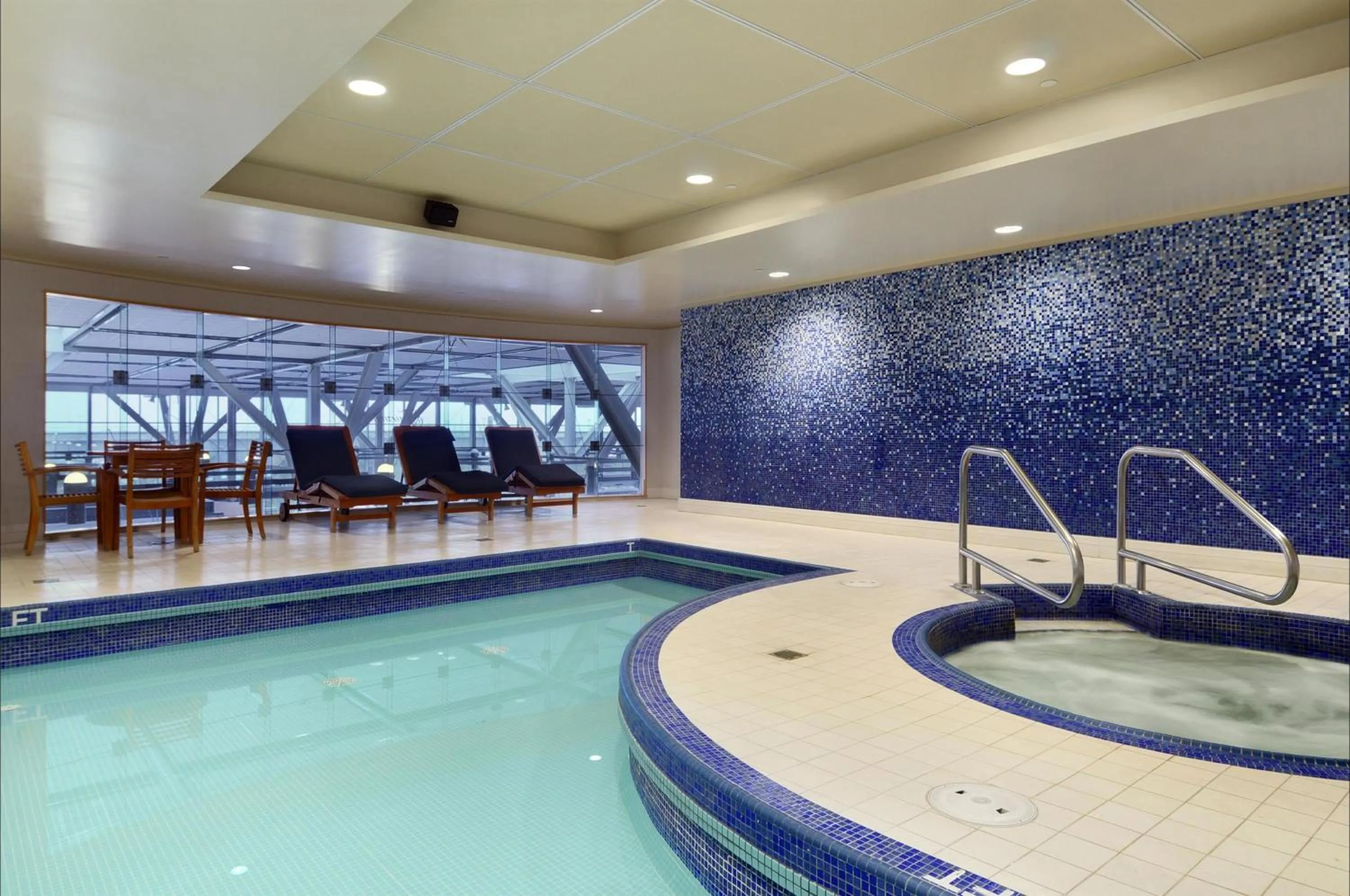Swimming pool in Fairmont Vancouver Airport In-Terminal Hotel
