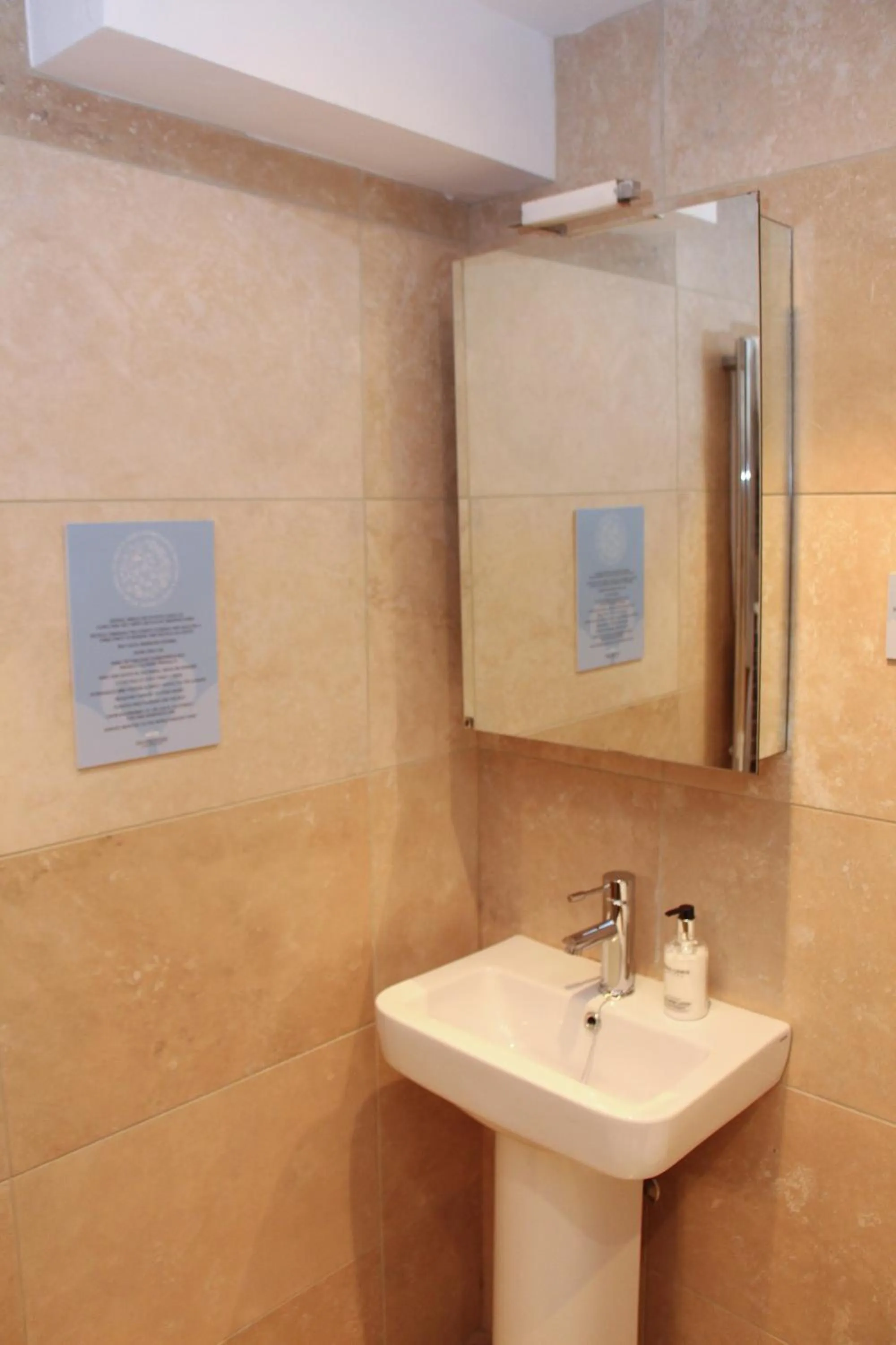 Bathroom in Invergarry Room Only Guest House For Adults