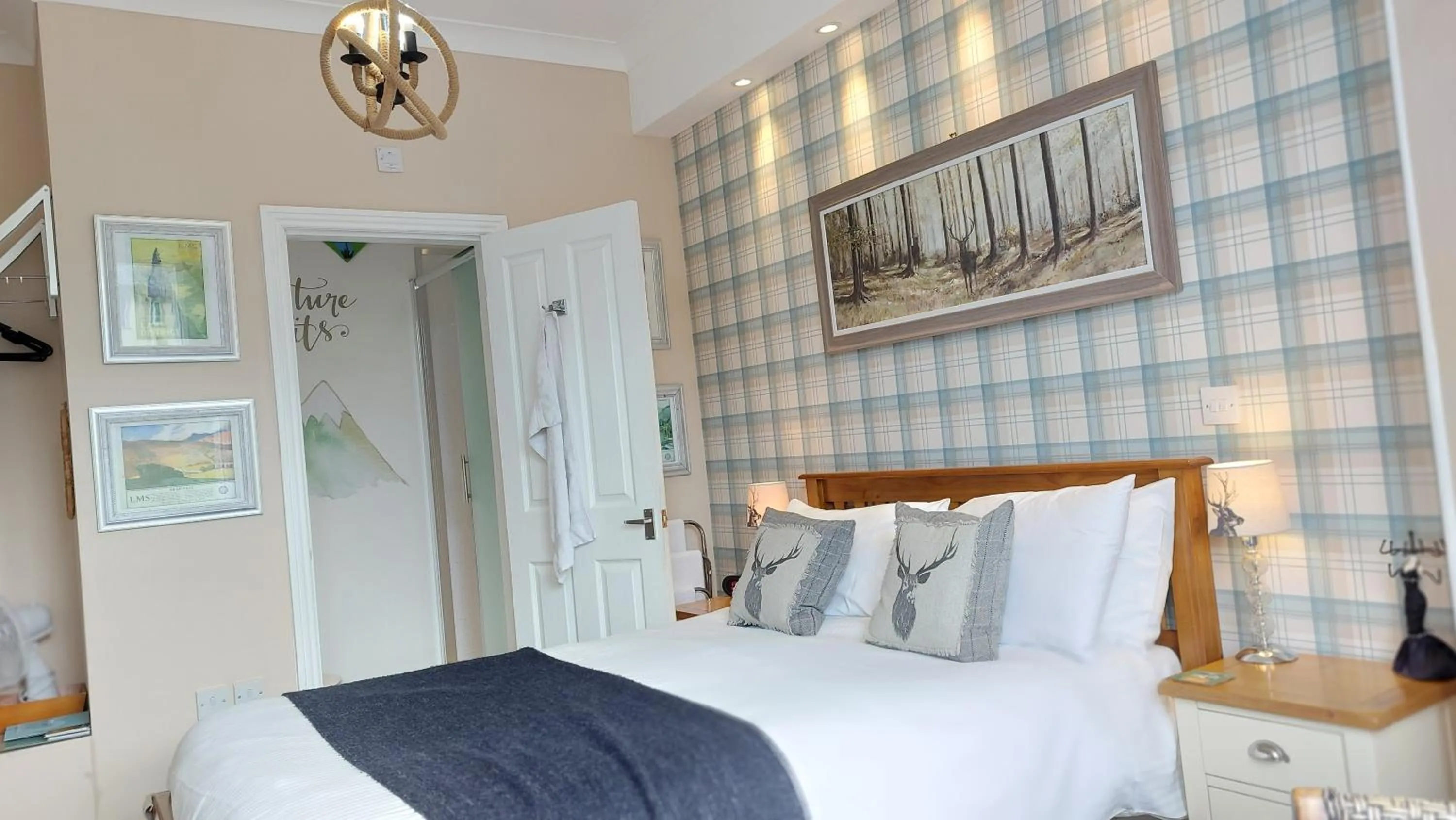 Bedroom, Bed in Invergarry Room Only Guest House For Adults