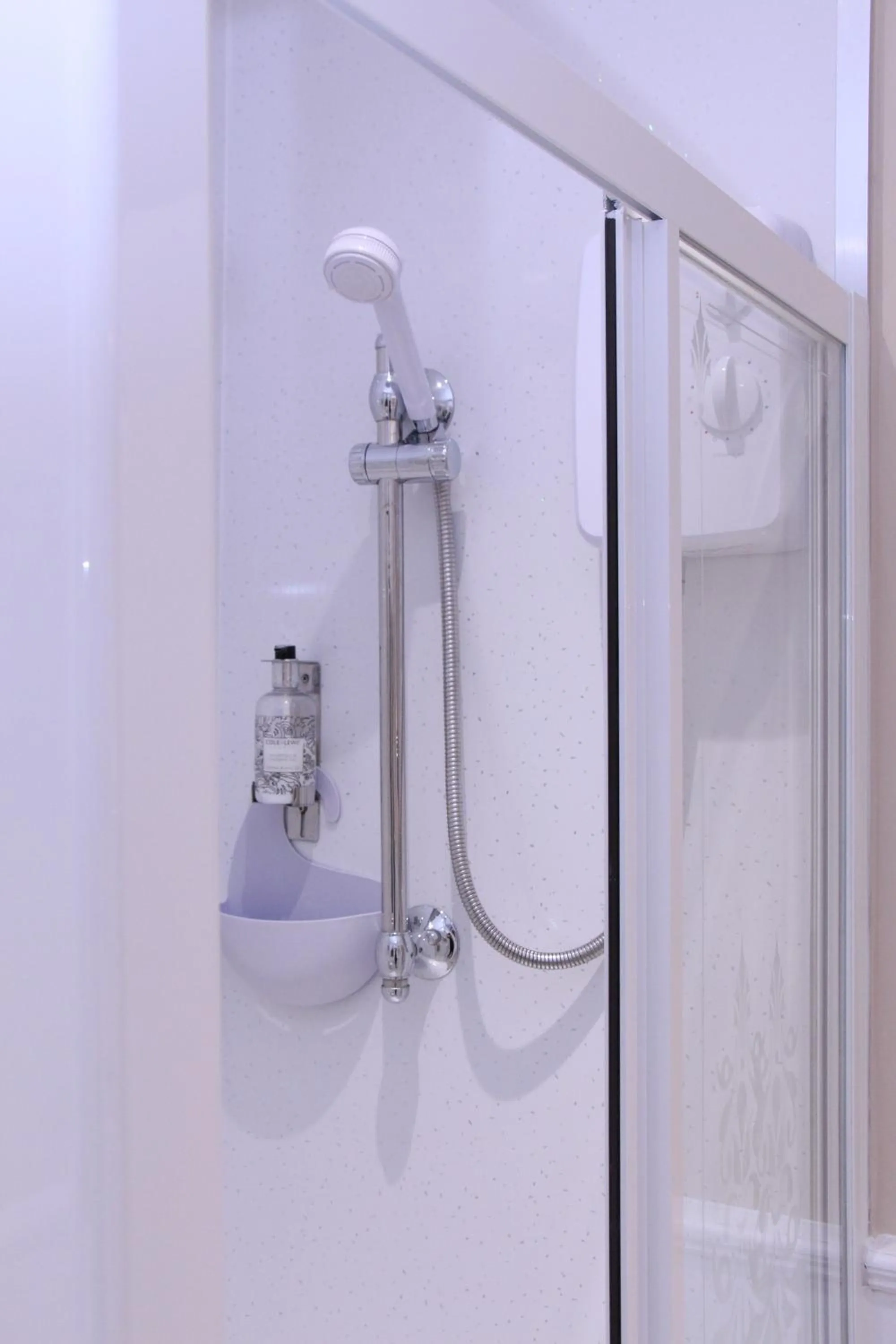 Bathroom in Invergarry Room Only Guest House For Adults