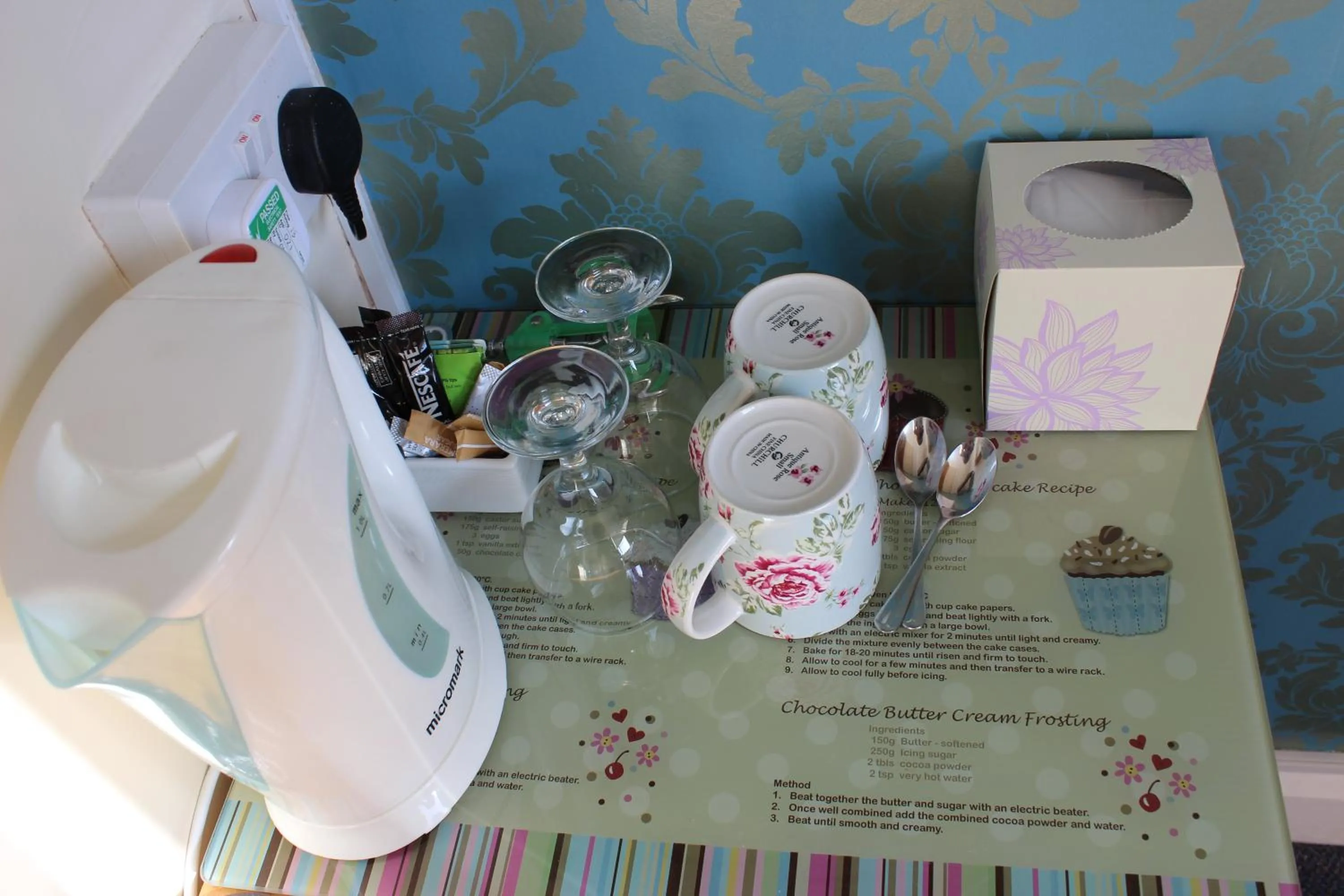 Coffee/tea facilities in Invergarry Room Only Guest House For Adults