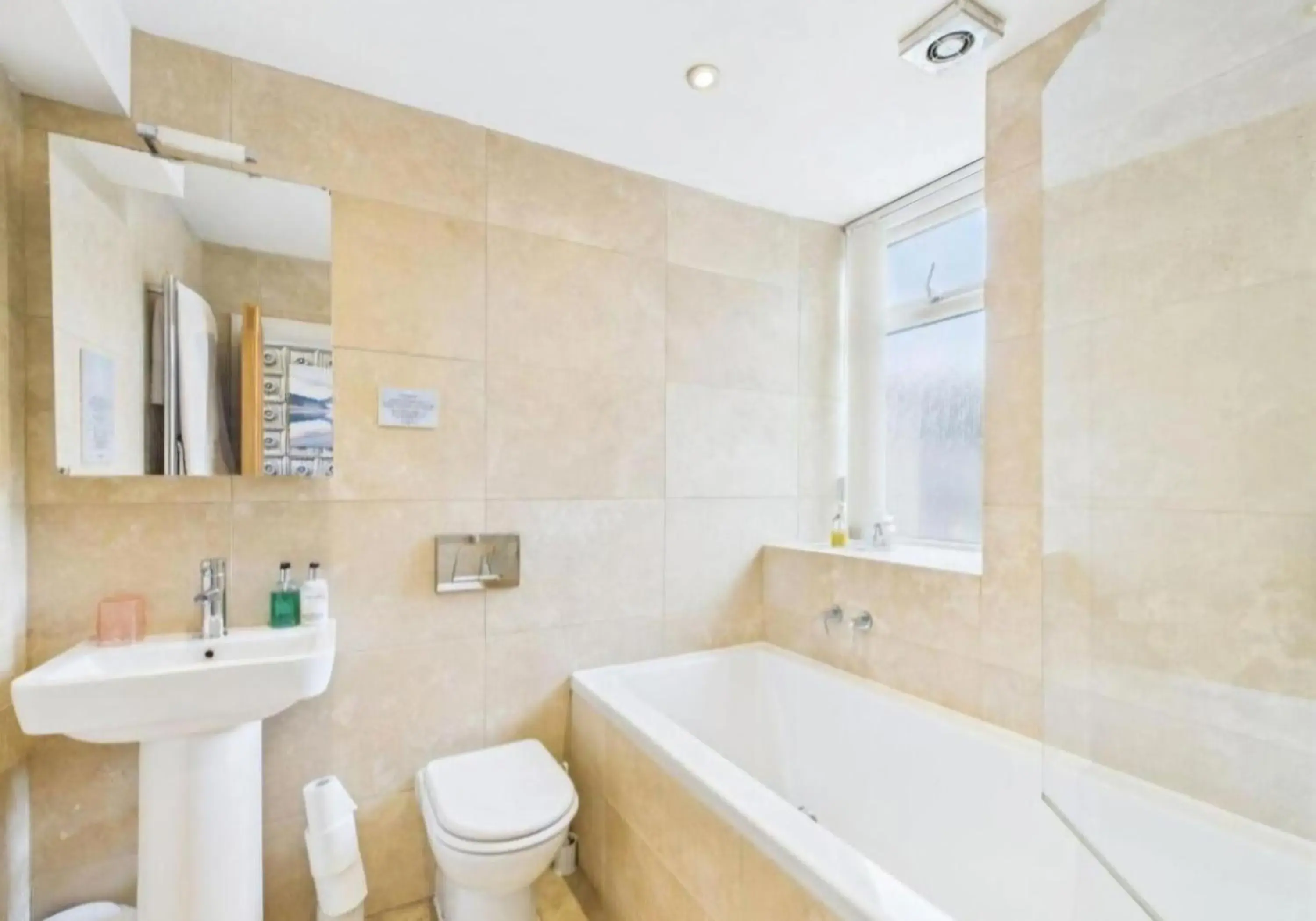 Double or Twin Room with Bathroom in Invergarry Room Only Guest House For Adults Double or Twin Room with Bathroom in Invergarry Room Only Guest House For Adults