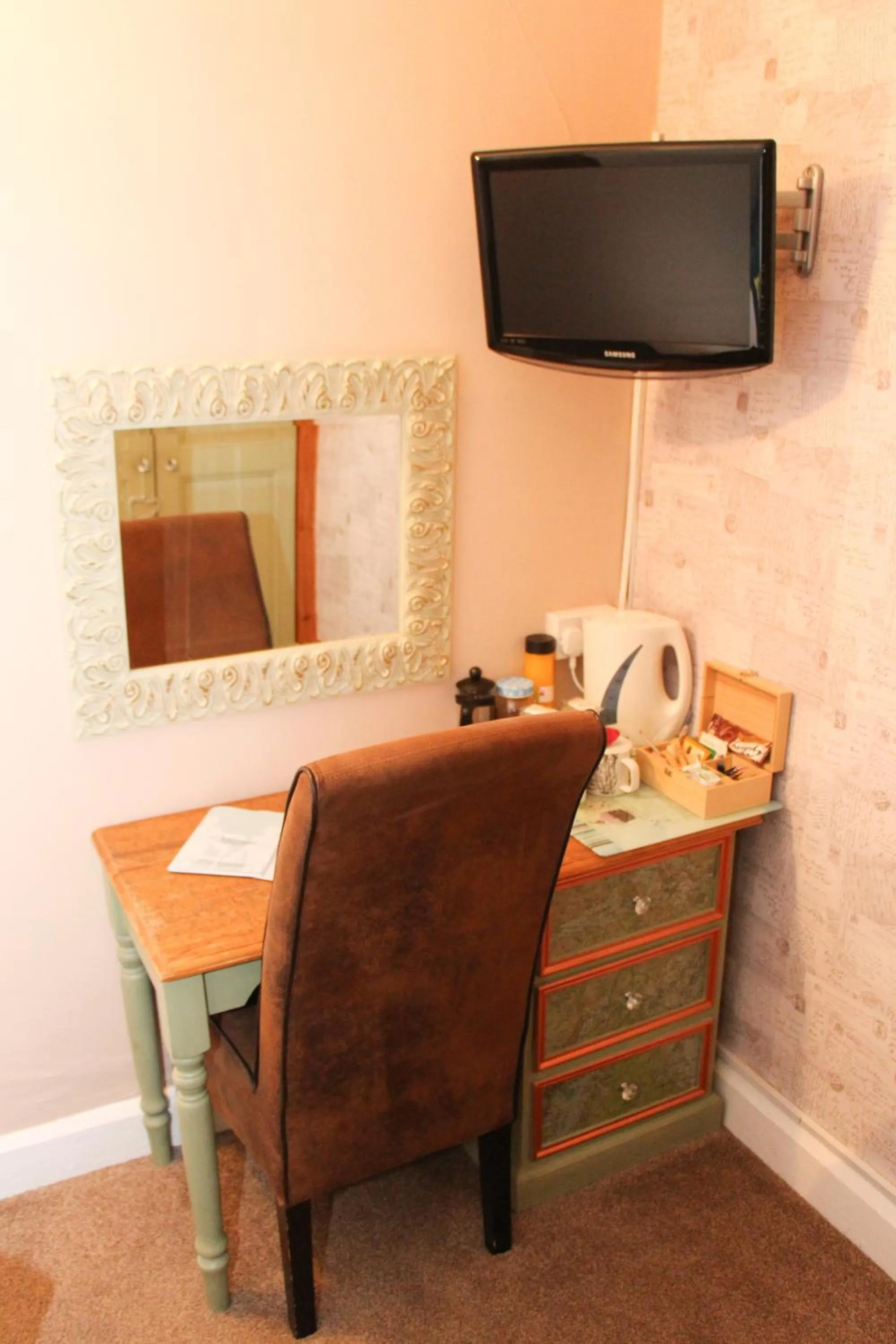 Coffee/tea facilities in Invergarry Room Only Guest House For Adults