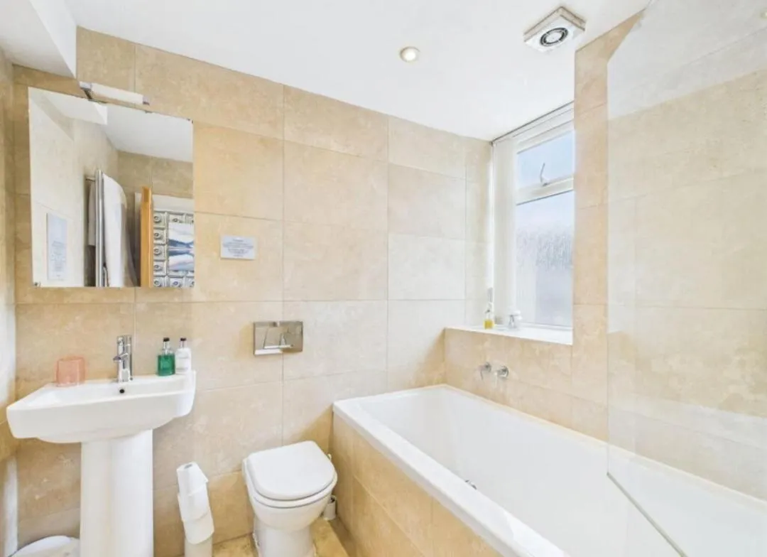 Bathroom in Invergarry Room Only Guest House For Adults