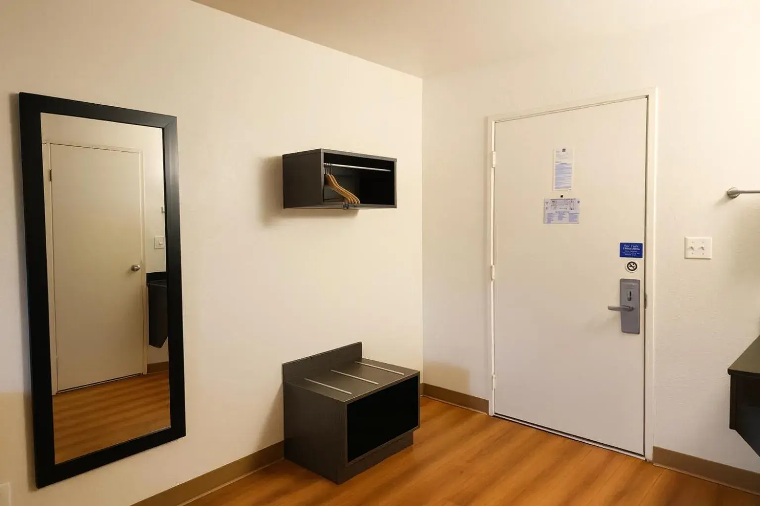 Premium Quadruple Room in Motel 6-Duluth, MN Premium Quadruple Room in Motel 6-Duluth, MN