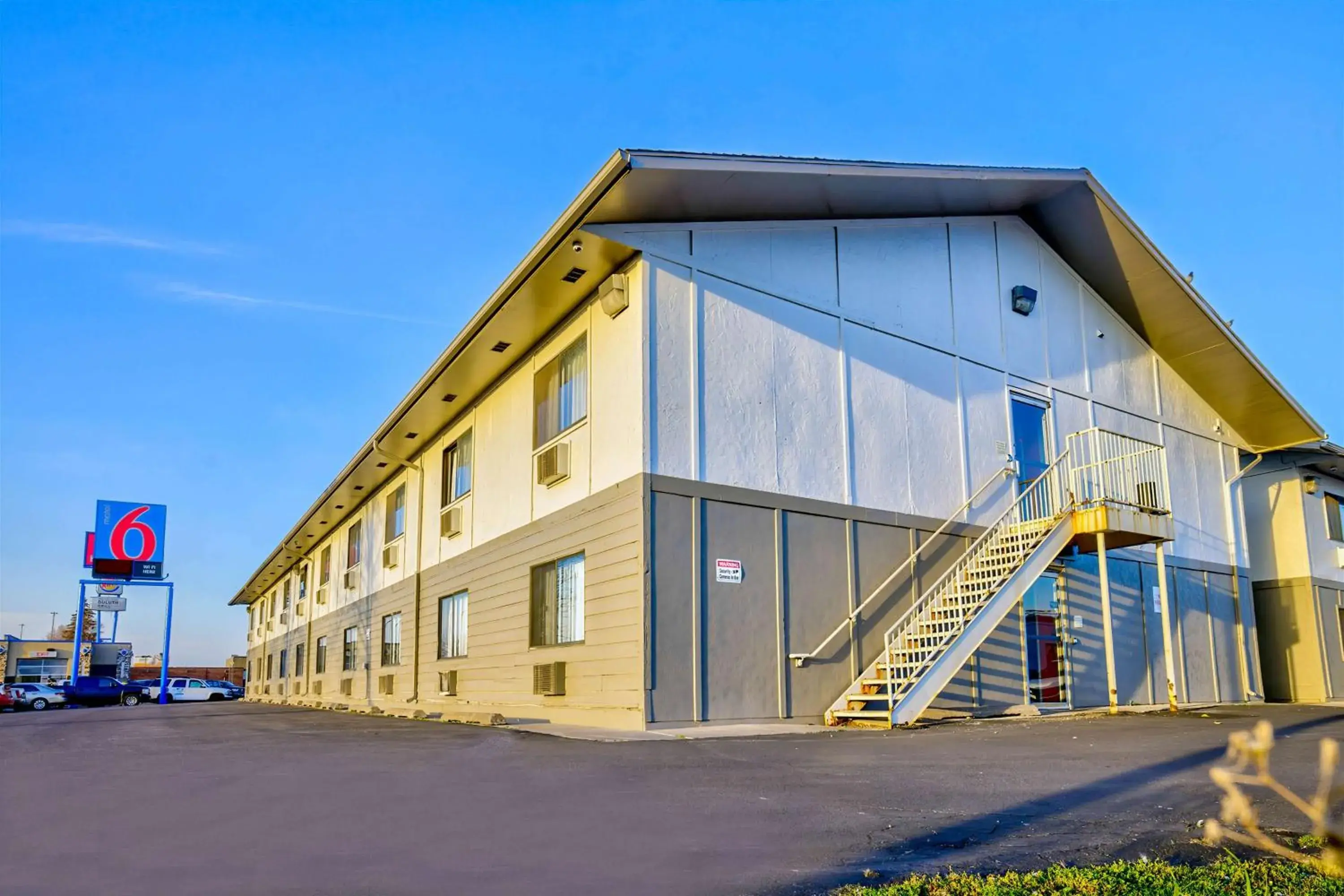 Property building in Motel 6-Duluth, MN Property building in Motel 6-Duluth, MN