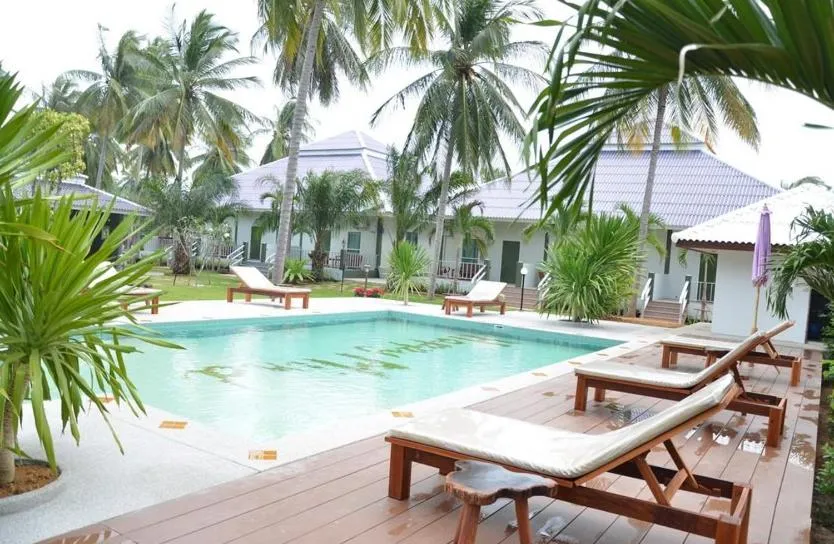 Swimming pool in Happy Mind Resort