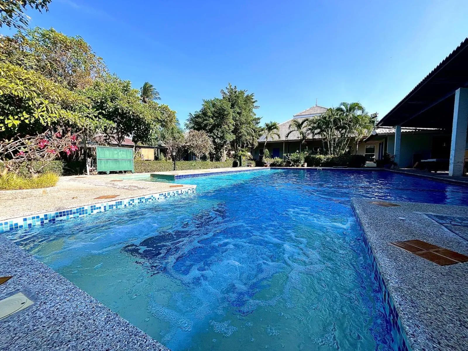 Swimming pool in Happy Mind Resort