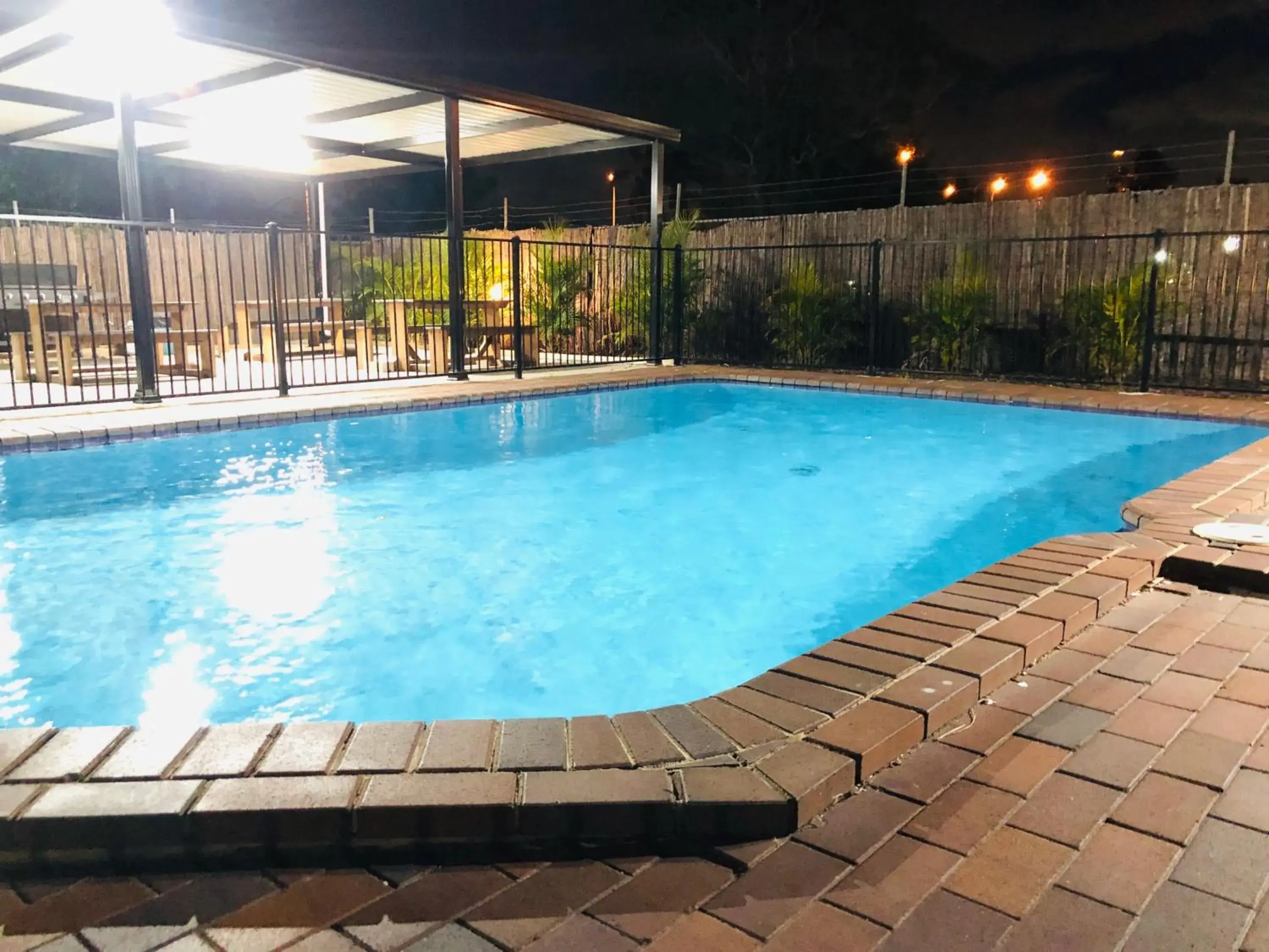 Swimming Pool in Campbelltown Colonial Motor Inn
