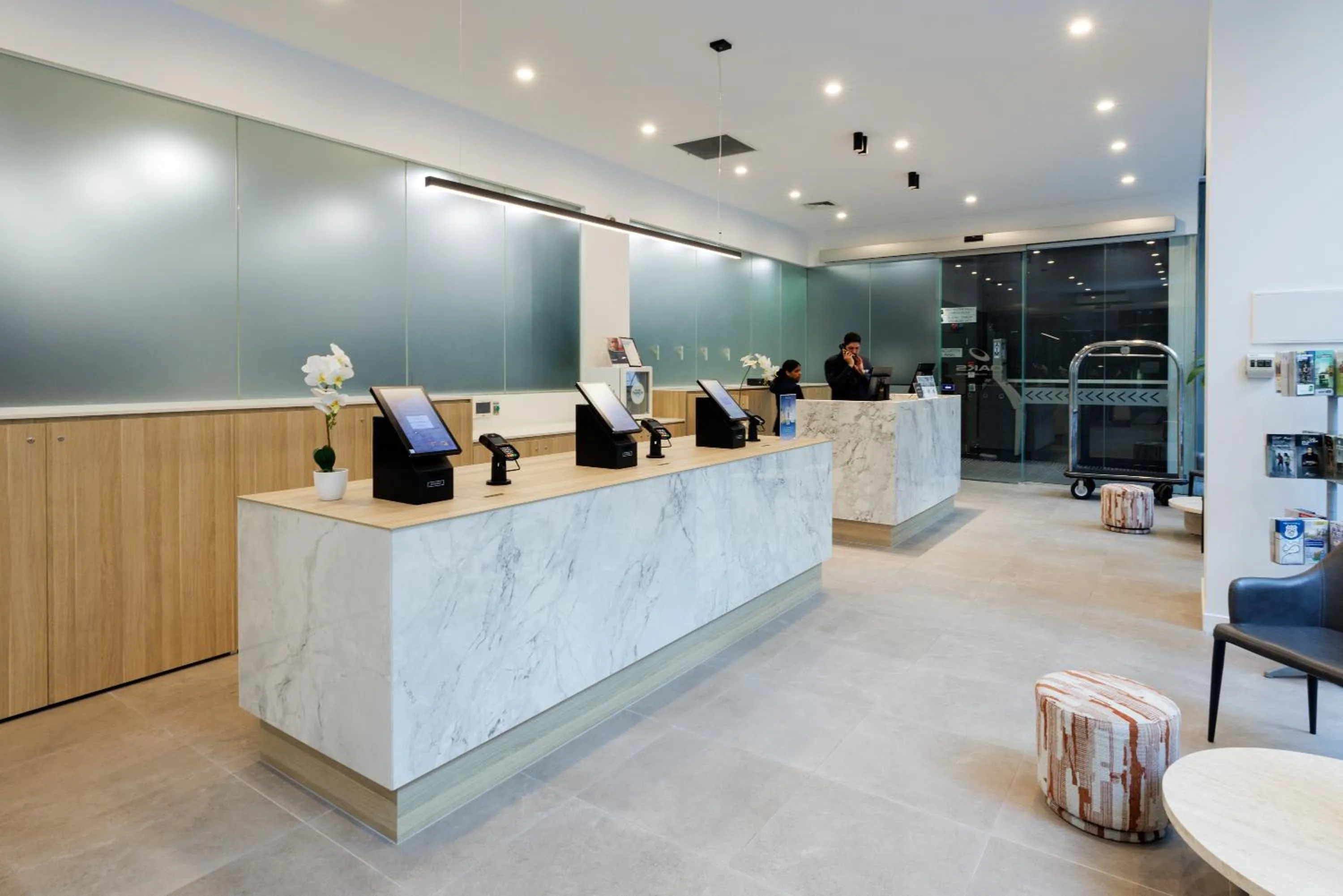 Lobby or reception in Oaks Melbourne on Collins Suites