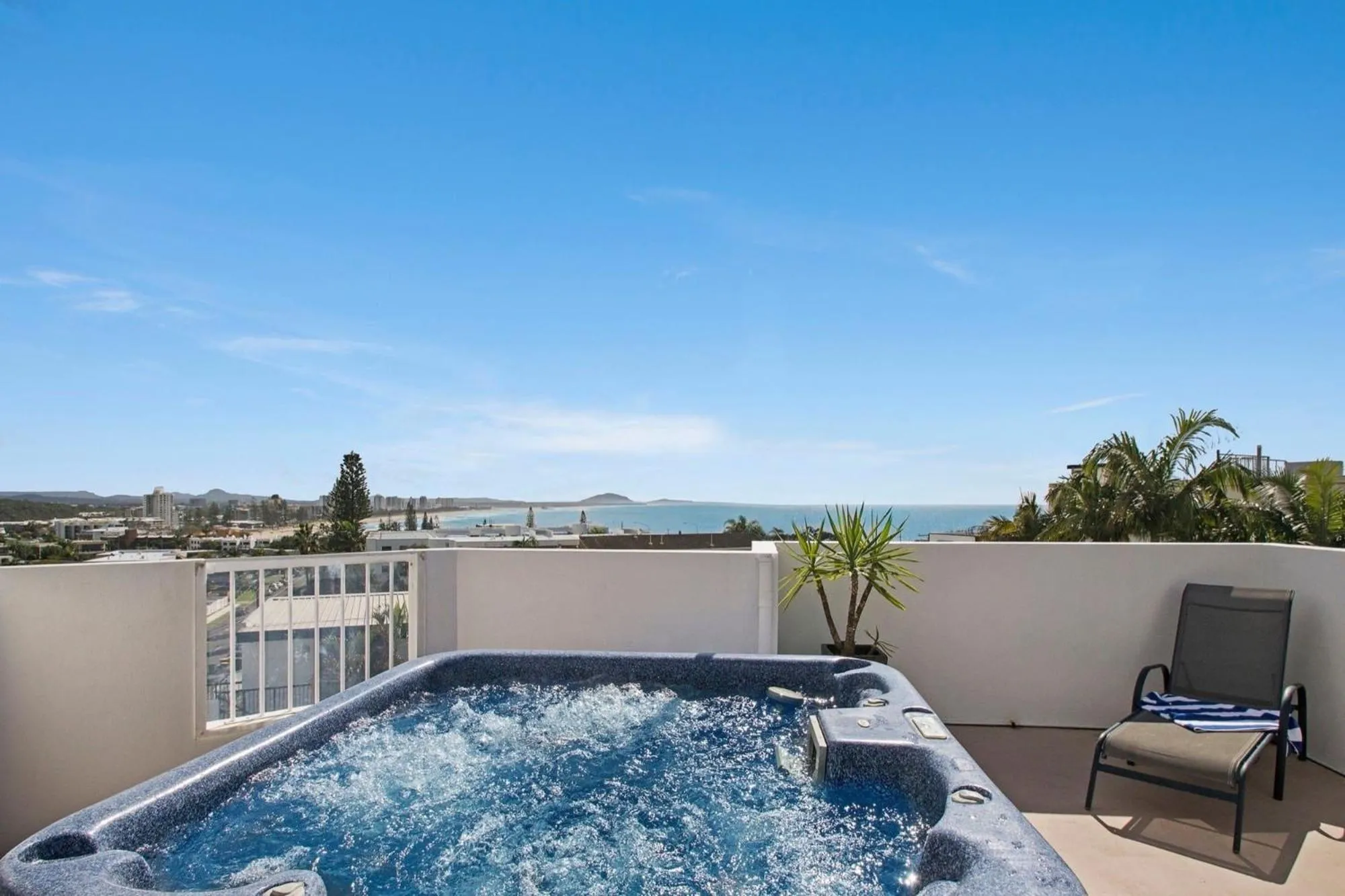 Hot Tub in Ocean Vista On Alex