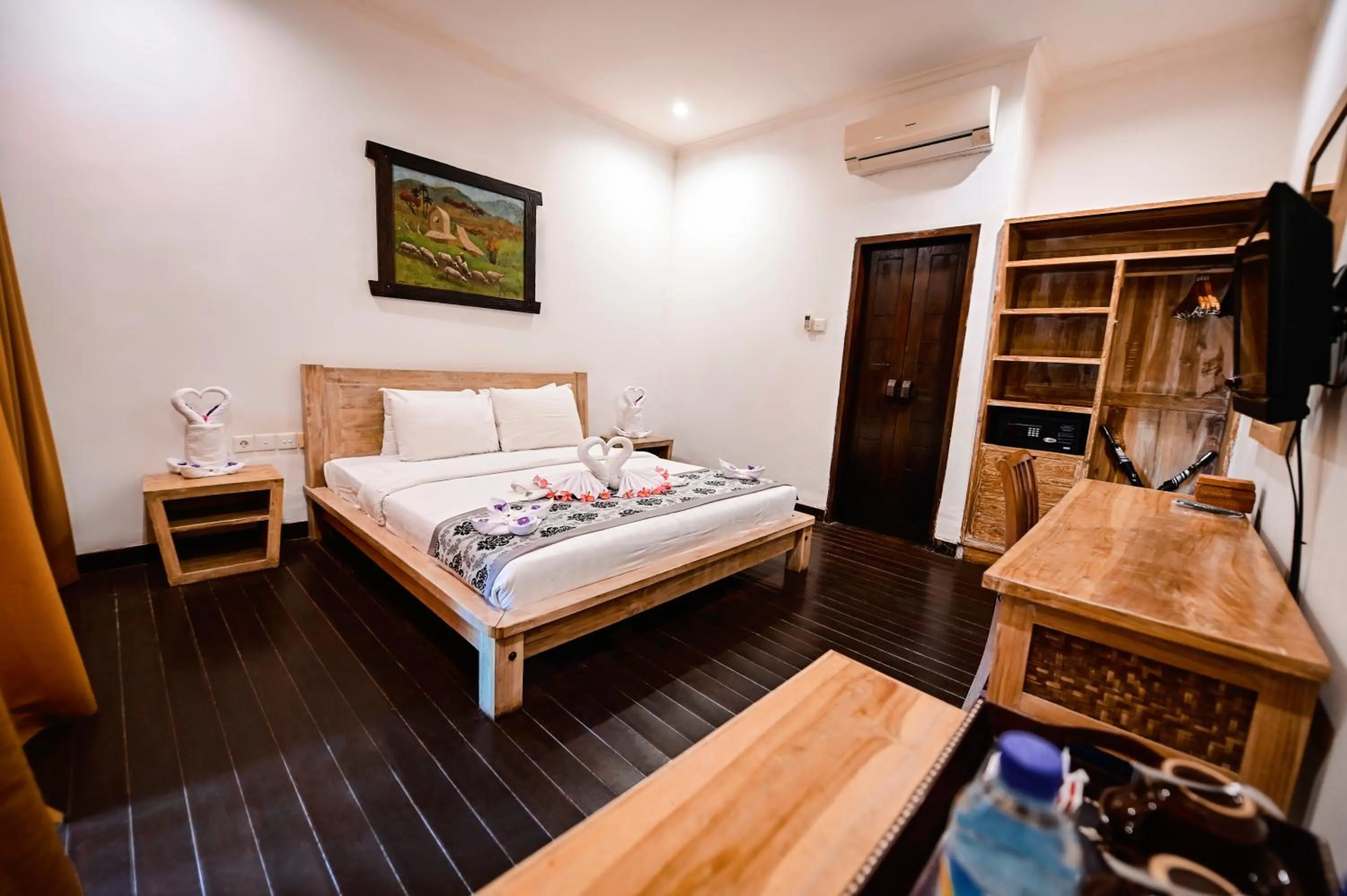 Bed in Royal Regantris Villa Karang