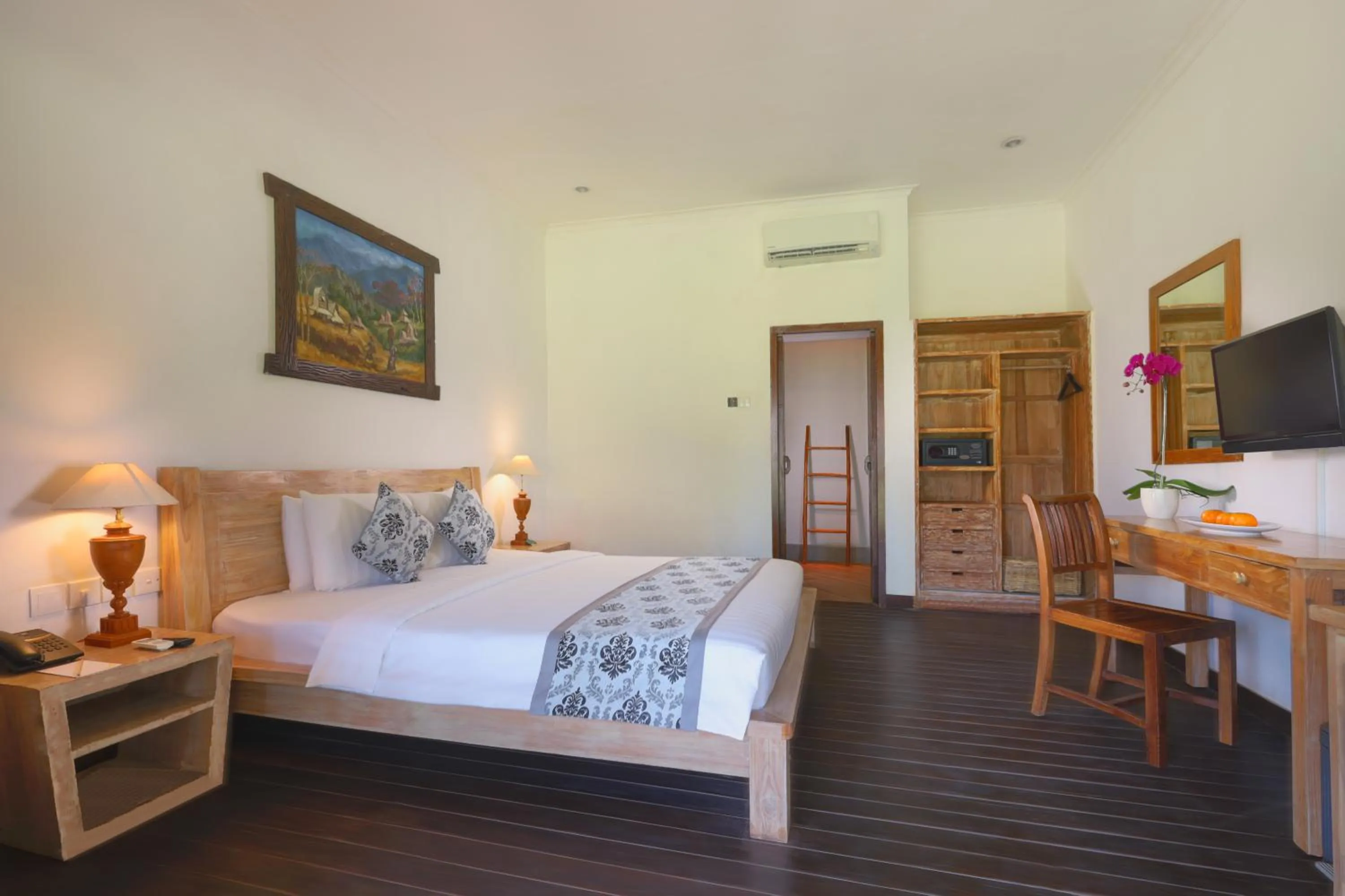 Bed in Royal Regantris Villa Karang