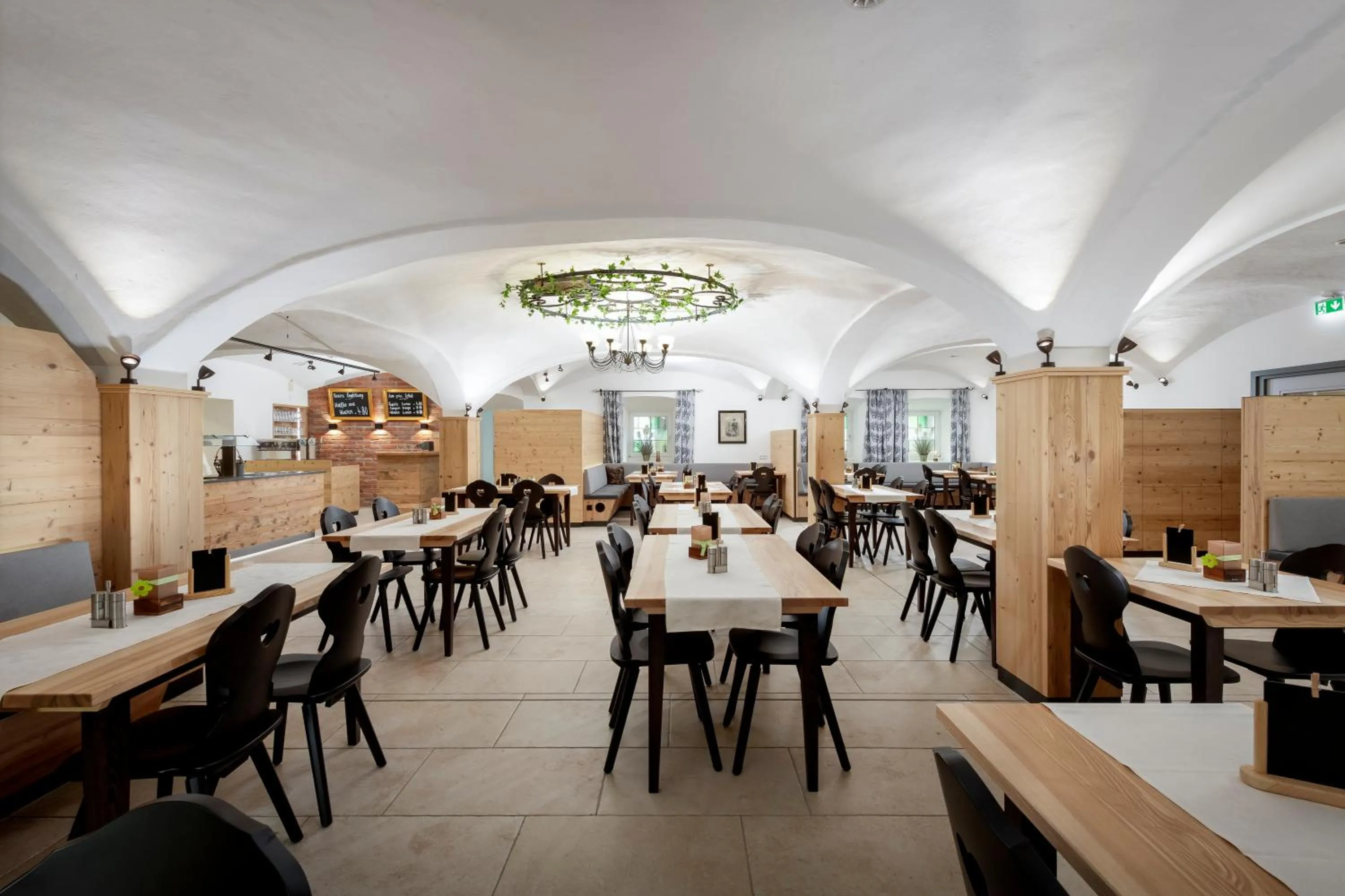 Restaurant/places to eat in Farbinger Hof