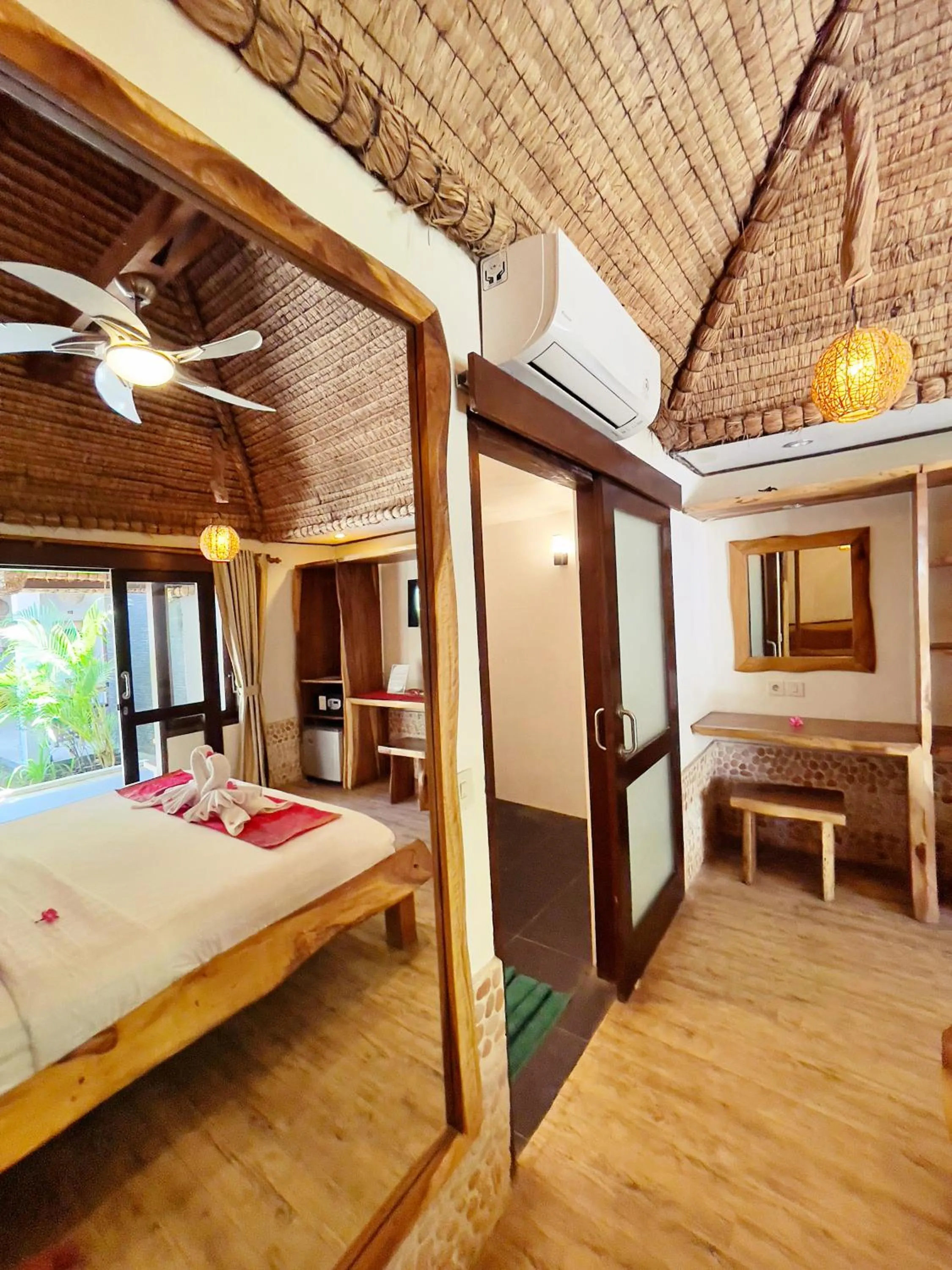 Photo of the whole room, Bed in Samba Villas Beachfront View