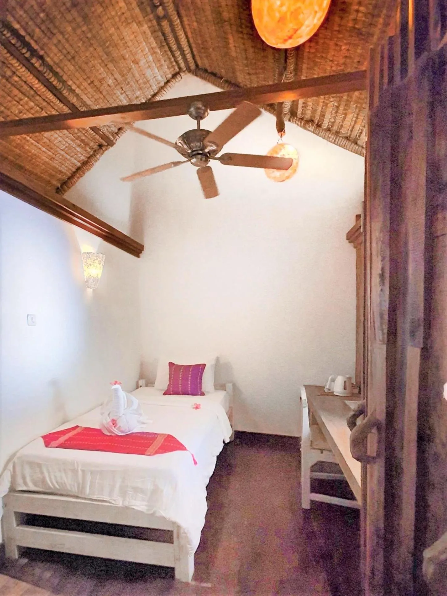 Bedroom, Bed in Samba Villas Beachfront View