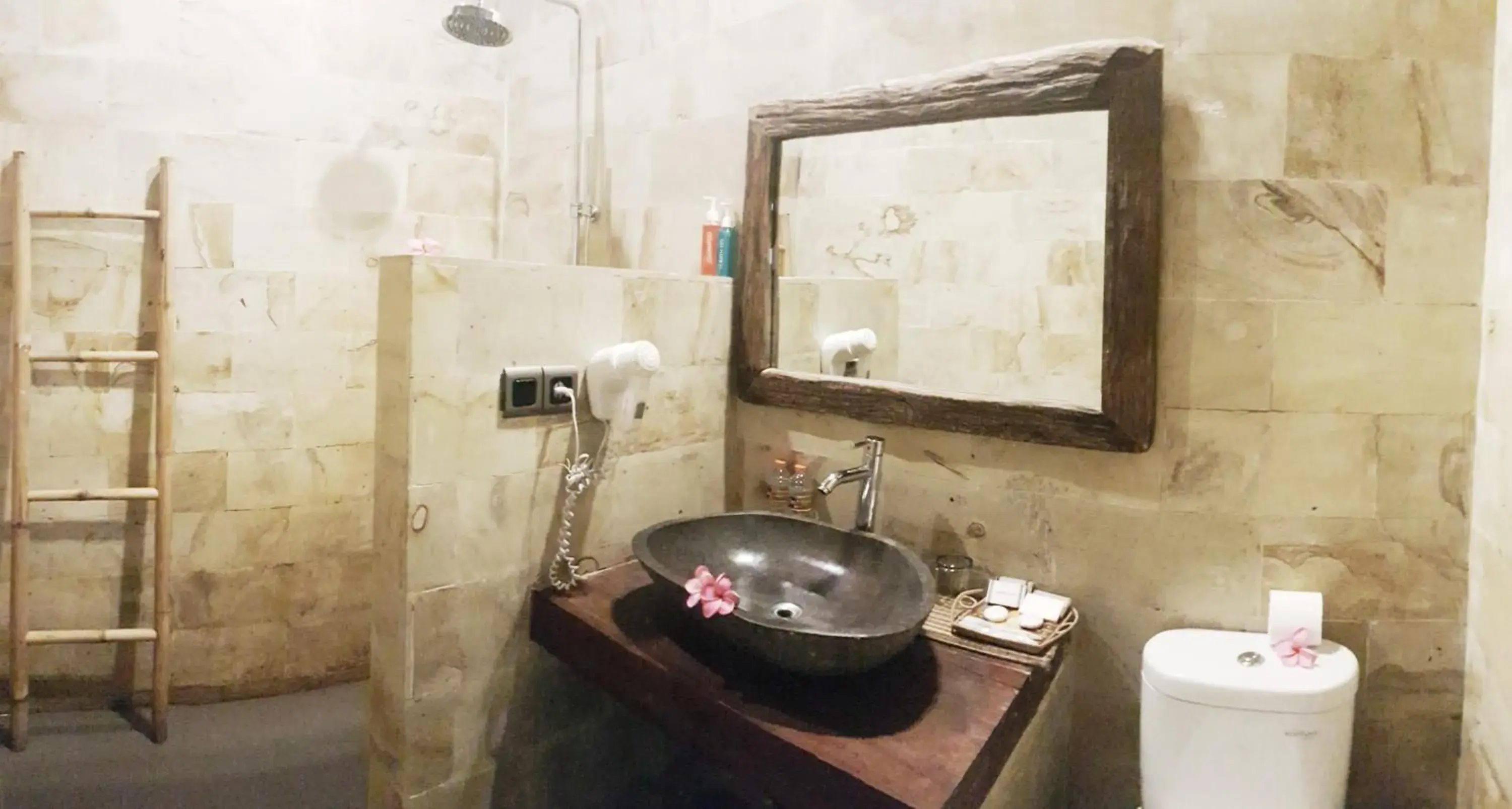 Bathroom in Samba Villas Beachfront View Bathroom in Samba Villas Beachfront View