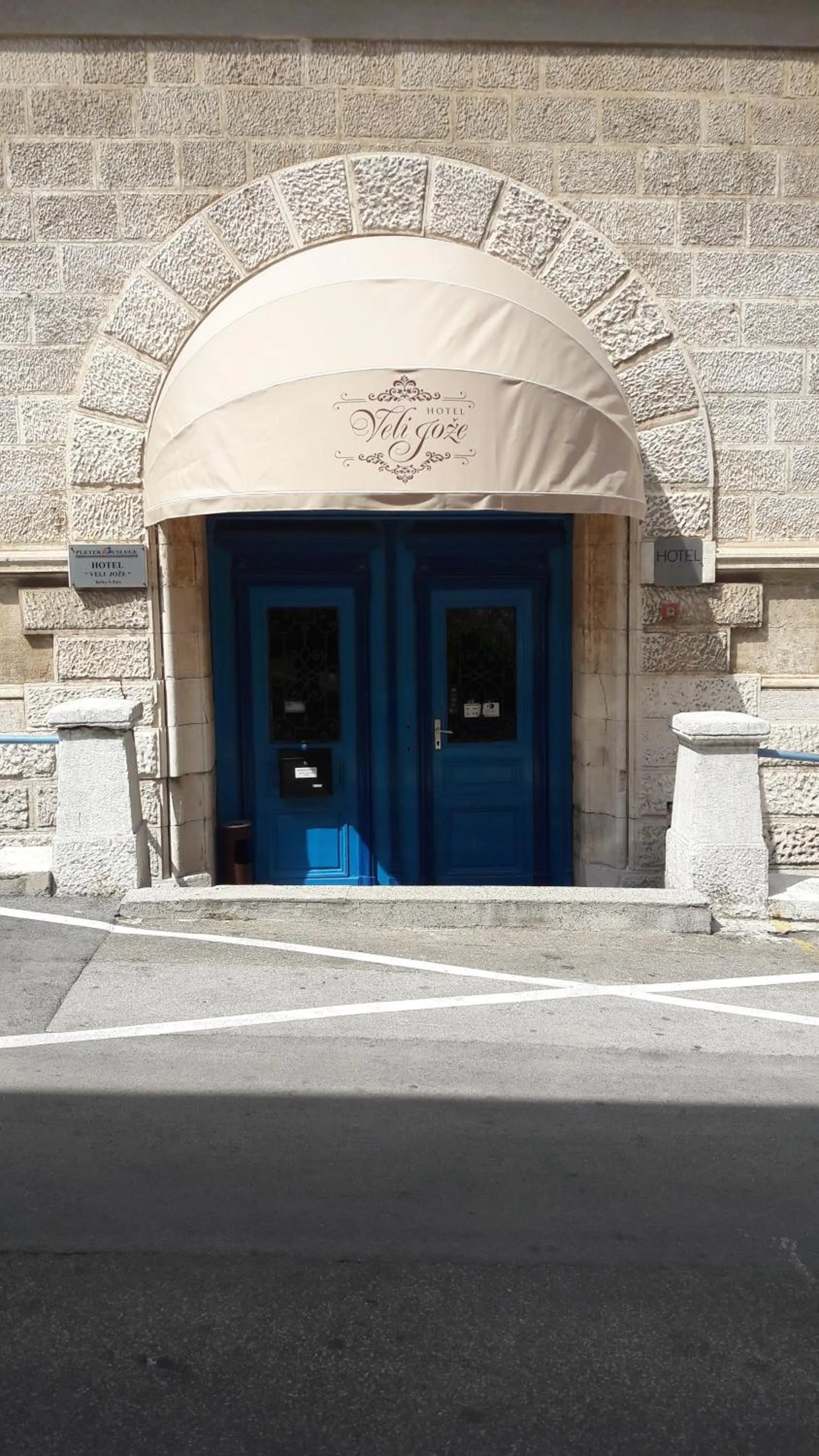 Facade/entrance in Hostel Veli Jože