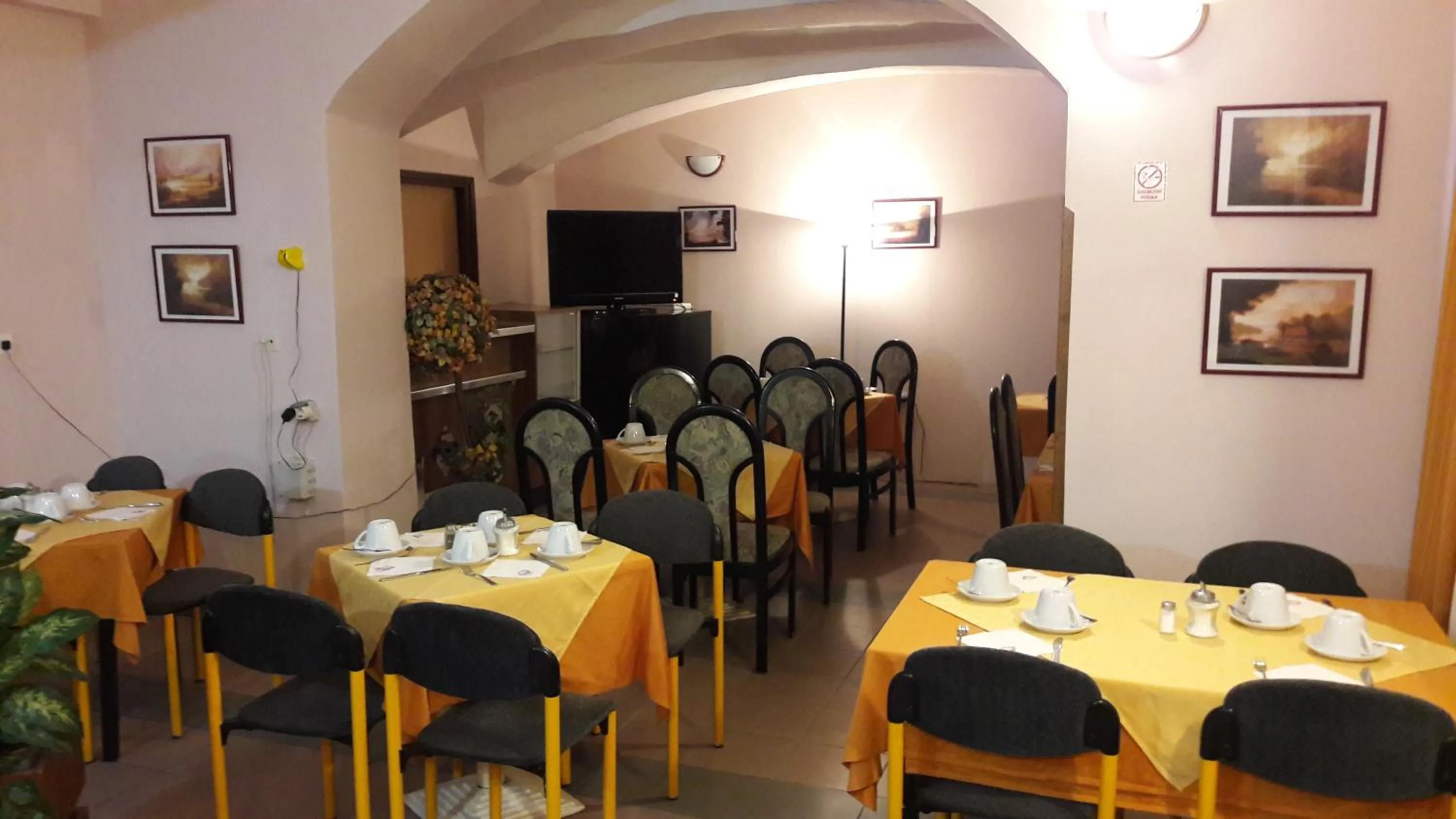 Restaurant/places to eat in Hostel Veli Jože