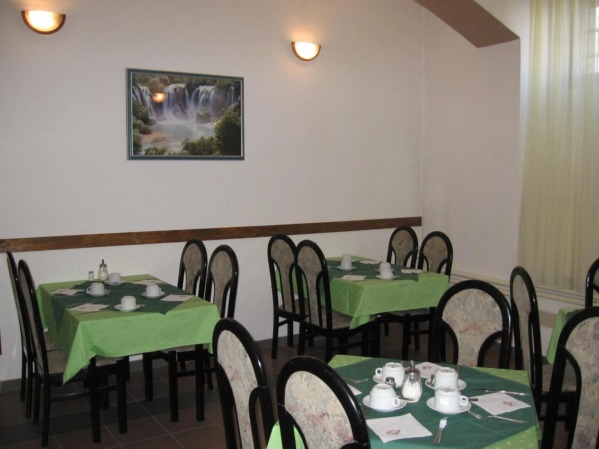 Restaurant/places to eat in Hostel Veli Jože