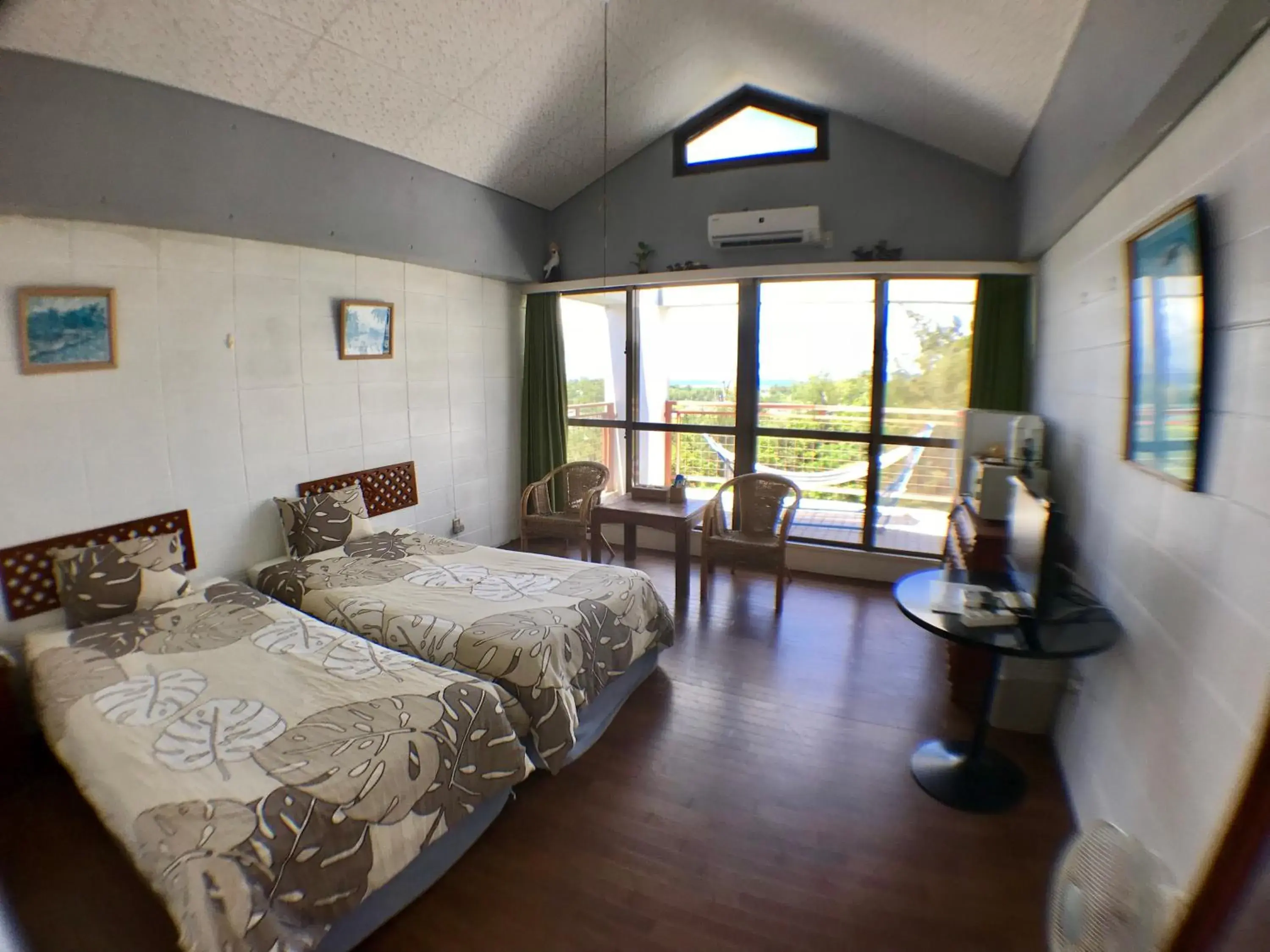 Photo of the whole room, Bed in Surfside Bed & Breakfast Photo of the whole room, Bed in Surfside Bed & Breakfast